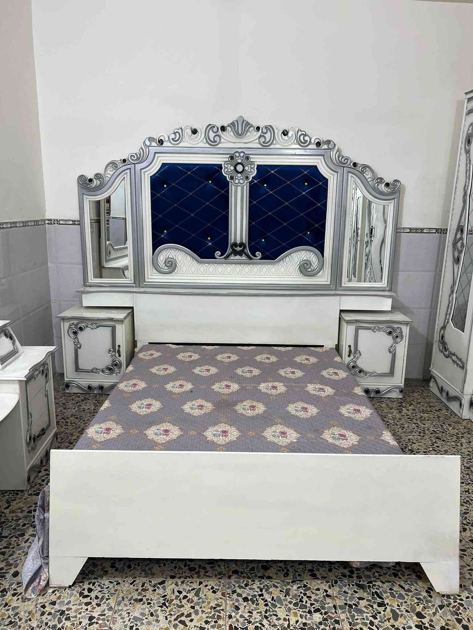 غرفه اخشاب عراقية مال عرسان السعر ٧٥٠ العنوان الشعب حي بساتين ويوجد توصيل ***********
