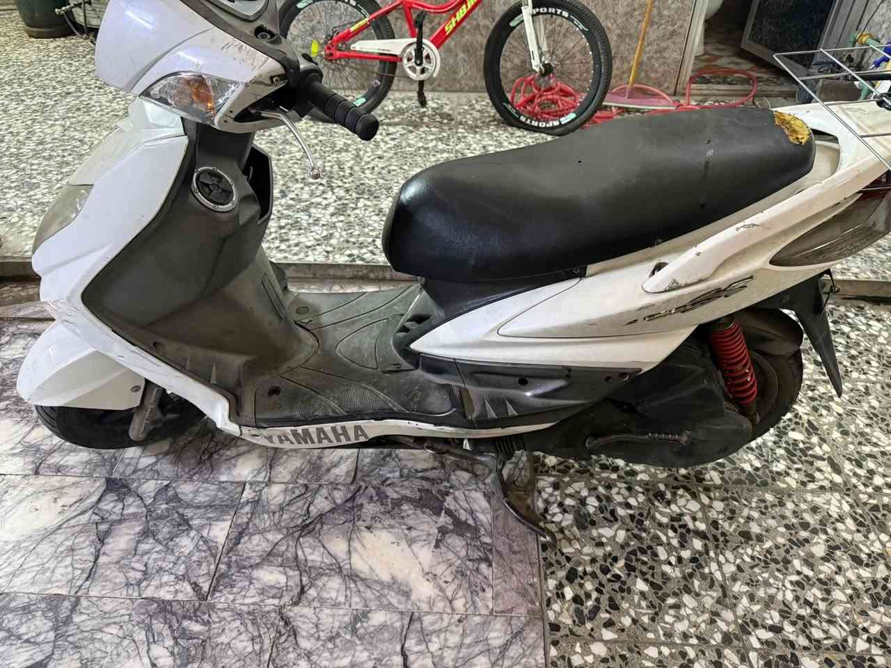 السلام عليكم
سكنس فحل مكفولة فقط بية كلج خلفي 

الدراجة شغالة كهربائية كلشي بية شغال 

الدراجة خير من الله ما طافية عندي ابد 

العنوان بغداد مدينة الصدر   السعر 650 بية مجال 

‭***********‬
