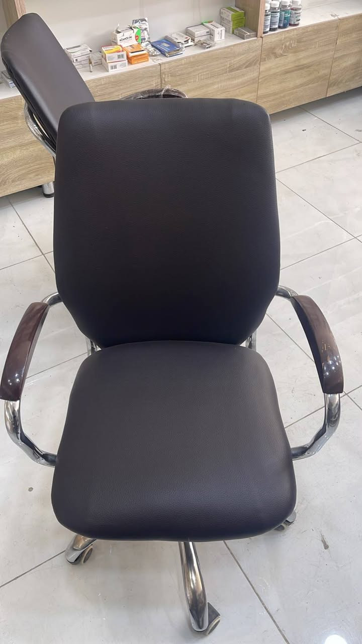 ميز مكتب مدرسي مع كرسي نضافه فول سعر مناسب عنوان بغداد مدينه الصدر
واتساب 🔻 ***********
