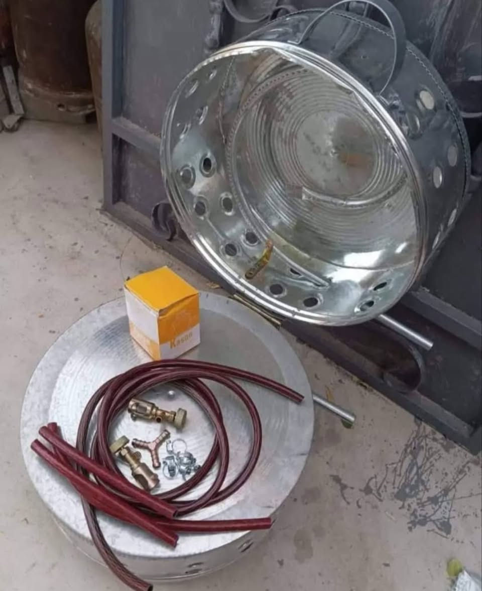 تنوررر غاز ارضي مدور سعره 35 كامل مع اغراضه

التوصيل داخل البصره ألفين والقضاء والناحيه 5 
للاستفسار واتساب ***********

ان هذا لرزقنا ماله من نفاد 🩶💫
