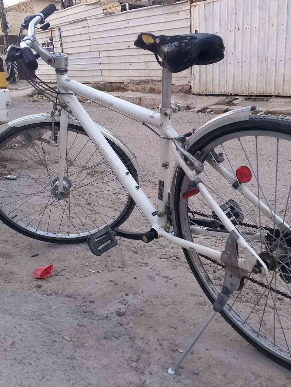 سلام عليكم  باسكل  C700 حجم  28 باسكل  معدن المنيوم سرعة خلفي 7 مامي 3 باسكل ما بي نقص كامل  سعر 75 بي مجال  اني خادم  مكاني بغداد البياع شرطة الخامسة شراي راسني واتساب  ***********
