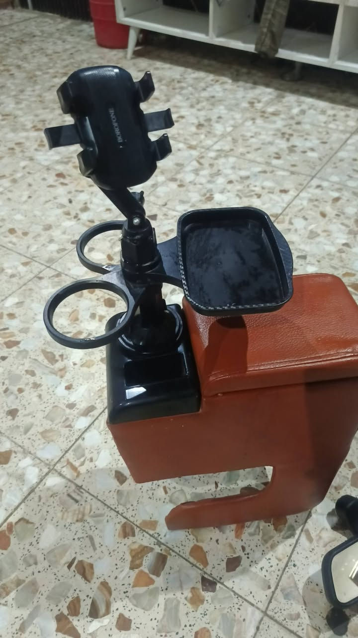 غراض بي ام للبيع 
عنبار اصلي جديد بل باكيت 20 الف
حصان جلد وياه حماله موبايل وكلاصات وقاعده 30
مرايه اصليه ثكيله 20
 وعندي اسبير مال بيجو نصيف كامل تاير وويل 25
 ليريدهن مكاني بل دوره يراسلني واتساب ***********
