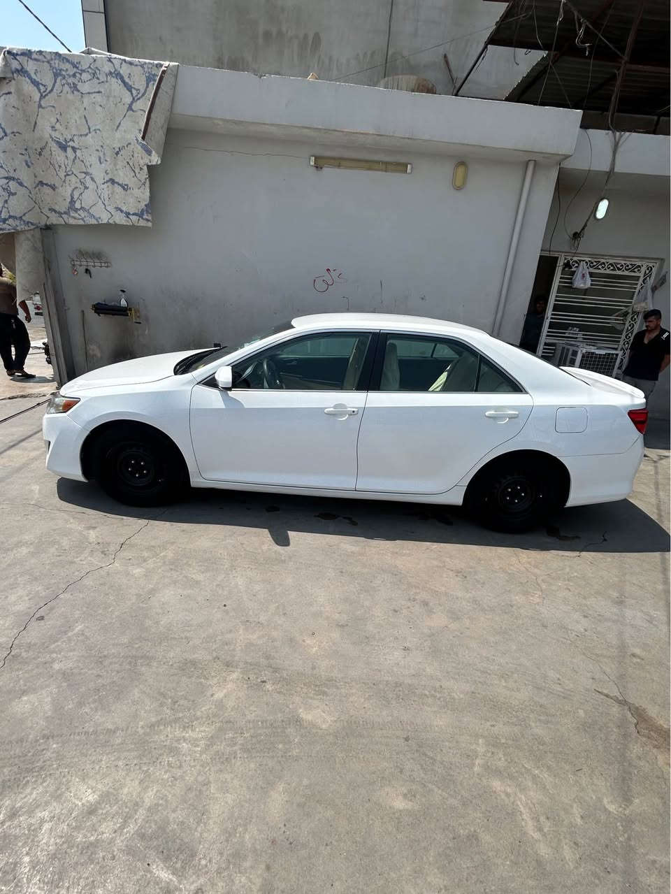 سلام عليكم 
كامري كندي موديل 12 سياره احلى من صور وجديده وناعمه بي منظومه لايتات شمسي وزينون جديد وصور السونار مرفق مع صور سياره سعر 
127 وبي مجال مكاني كركوك
*********** كركوك, العراق

