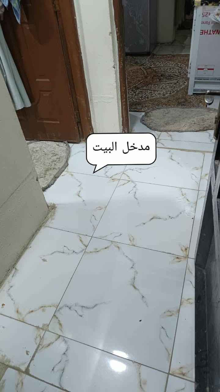للبيع دار 105 متر عقد زراعي 
طابقين الاول يحتوي على غرفة وصالة ومطبخ واستقبال وتخاريج داخلية وخارجية وكشوفات عدد 2 
الطابق الثاني يحتوي على غرفه وصالة وحمام وسطح بناء جديد
المكان شارع المطار مقابل باب الخروج 
للاستفسار اكثر
***********

نص مكتوب في الصور:
- الصالة
- الاستقبال
- مدخل البيت