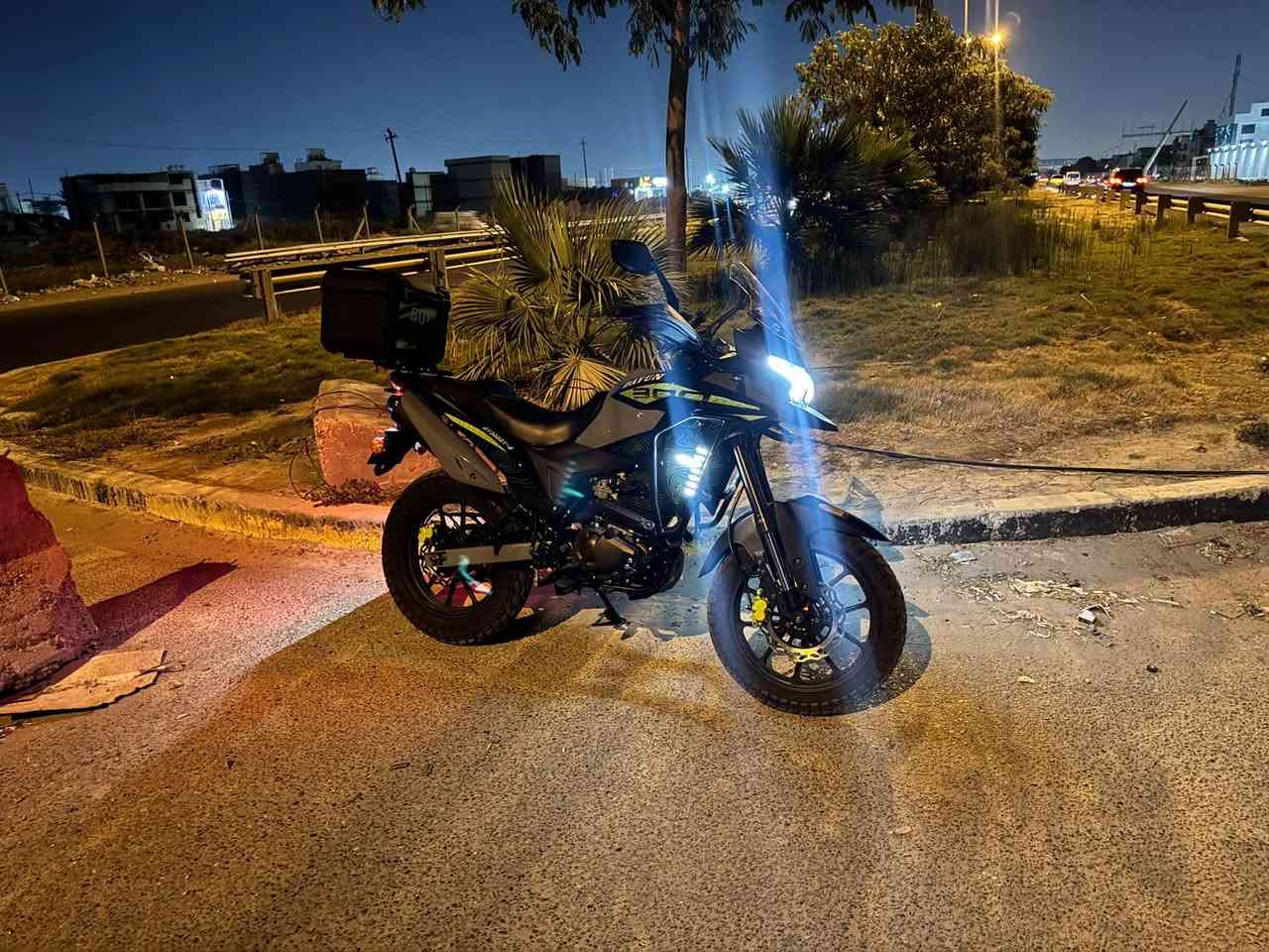 السلام عليكم دايون ادفنجر 2026 محرك 300cc جديده بعده بل جيس صالي شهر ونص من منزله مرقمه رقم اربيل السعر 3 ملايين و 700 وبيه مجال مكاني بغداد الكرخ 
الرقم :***********
واتساب : ***********
