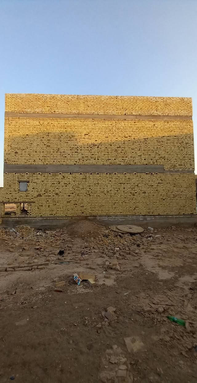 مشتمل مربع مساحة ١٠٨/متر متكامل من ماء وكهرباء ومجاري ولباخ مثل ماواظح بصورة //للبيع منطقة الخاچية ٦٠٠٠/بصف الركن شارع ١٢/بجانبة شارع ٢٠/وحديقة خظراء //لتواصل ***********

