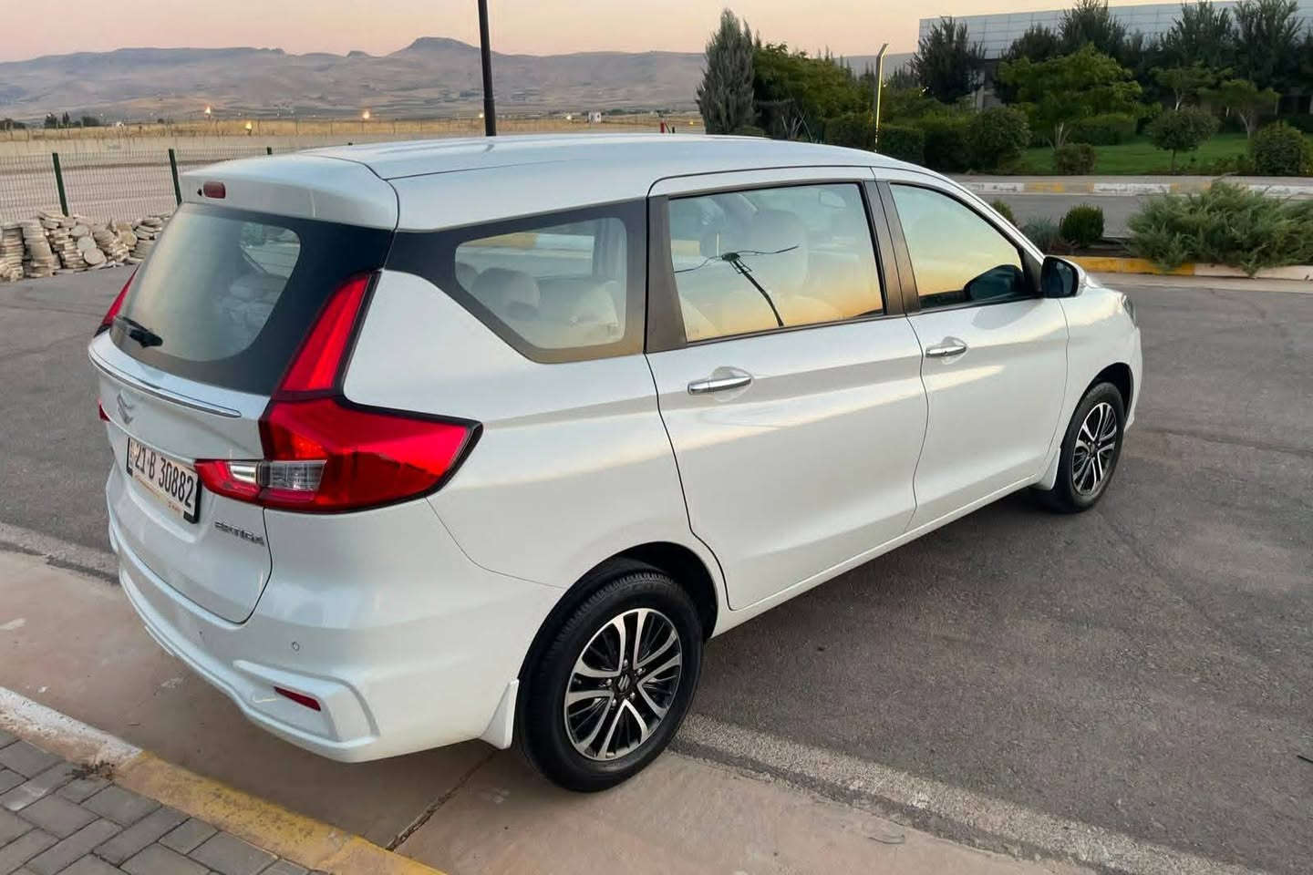 سوزوکی 2023 ضمان الشركة 31-8-2026
سوزوكي إيرتيجا ياباني 2023 (Suzuki Ertiga) فول مواصفات
✅ بصمة أبواب وتشغيل بصمة
✅ المسافة المقطوعة: 49 ألف كم (حقيقي)
✅ محدد سرعة (كروز)
✅ المحرك: 1.5 (4 سلندر) VVT - اقتصادي جداً
✅ ناقل الحركة: أوتوماتيك
✅ 3 صفوف مقاعد (7 راكب)
✅ تبريد مركزي، ديكور داخلي صاج (فورميكا)، كاميرا وحساسات (خلفية، يمين، يسار)، نظام مانع انزلاق
✅ السنوية مجددة لغاية 2029، والسيارة بشرط التحويل.
✅ البدي: تعديل بارد (PDR) في جاملغ السكن (جهة الراكب) مع قلم كاري بسيط فقط (بدون صبغ وبدون ضربة قوية).
✅ سيارة نظيفة جداً، حدادية ومحرك مكفولة (بدون أي أصوات أو طقطقة)، سيارة مال بيت ومكفولة.
💰 السعر: 133 ورقة ($13,300) - وبيها مجال بسيط
📍 الموقع: [السليمانية]
📞 رقم التواصل: *********** واتس اب
