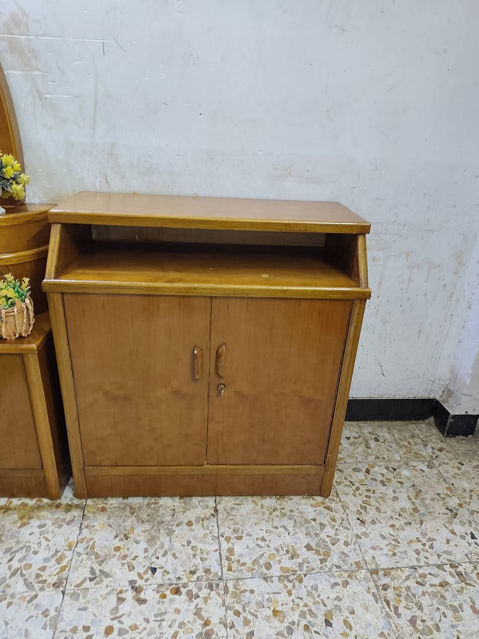 غرفة نوم للبيع تسكام صاج داخل وخارج مابيها اي ضرر مكاني حلة شارع 80 قرب مدينة ألعاب ارض بابل ***********
