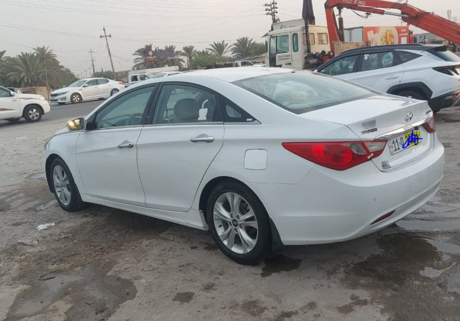 السلام عليكم 
سوناتا 2013 خليجي مكينه 2400 رقم بغداد انكليزي باٍسمي ، تبريد ثلج خير من الله جاهزة العنوان النجف الاشرف السعر 110 وبيهه مجال للطيبين ، الضرر بيه تبديل باب خلف السايق وبنيد عالبارد وشبر بقبق الجنطة للتواصل ***********
