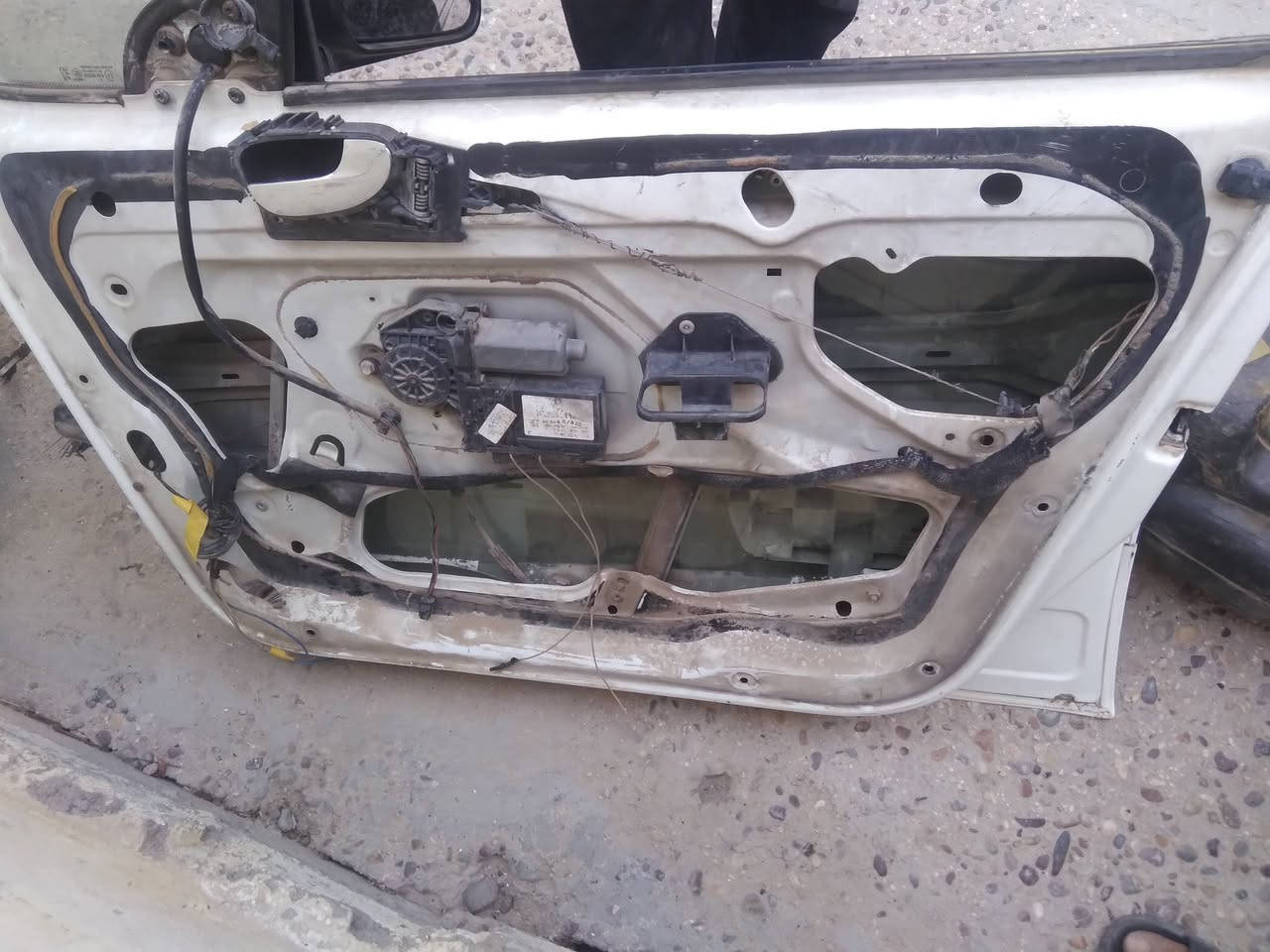 ,*********** غراض بيجو ٣٠٧  م ٢٠٠٦ شتحتاج اتصل واذا شلع كلش اتساهل بيهن مكاني محموديه
