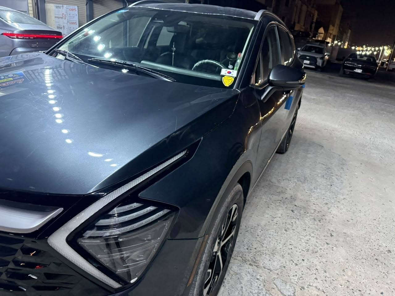 🚘 للبيع | كيا سبورتاج هايبرد EX موديل 2024 🚘
✨ ممشى: 20 ألف كم فقط.

سيارة استخدام شخصي، باسمي، بحالة الوكالة وجاهزة لنقل الملكية مباشرة، ولا تحتاج أي مصروف.

🔹 المواصفات: ✅ محرك 1.6 تيربو هايبرد (Hybrid). ✅ ناقل حركة أوتوماتيك. ✅ تشغيل بصمة (Push Start). ✅ دخول ذكي (Smart Key). ✅ شاشة لمس كبيرة تدعم Apple CarPlay وAndroid Auto. ✅ كاميرا خلفية. ✅ رادار أمامي وخلفي. ✅ حساسات توقف أمامية وخلفية. ✅ نظام الكبح التلقائي في حالات الطوارئ. ✅ نظام المحافظة على المسار (Lane Keep Assist). ✅ نظام التحذير من الخروج عن المسار. ✅ مثبت سرعة. ✅ مقاعد جلد أصلية مع تدفئة للمقاعد الأمامية. ✅ تكييف أوتوماتيك مزدوج. ✅ شاحن لاسلكي للهاتف. ✅ مرايا كهربائية مع طي كهربائي. ✅ إنارة LED أمامية وخلفية. ✅ جنوط ألمنيوم أصلية. ✅ نظام الثبات الإلكتروني (ESP). ✅ نظام مانع الانزلاق (TCS). ✅ نظام ABS مع EBD. ✅ مساعد صعود المرتفعات (Hill Assist). ✅ وسائد هوائية متعددة. ✅ حساس ضغط الإطارات (TPMS).

🎁 كتلوكات الوكالة موجودة. 🎁 أرضيات الوكالة الأصلية غير مستخدمة.

❌ بدون فتحة سقف.

💰 السعر المطلوب: 20,500 دولار، وبيه مجال للجاد فقط.

📞 للاستفسار: ***********

السيارة نظيفة جدًا، ممشاها 20 ألف كم فقط، وبحالة الوكالة من الداخل والخارج، وتستحق المشاهدة.
