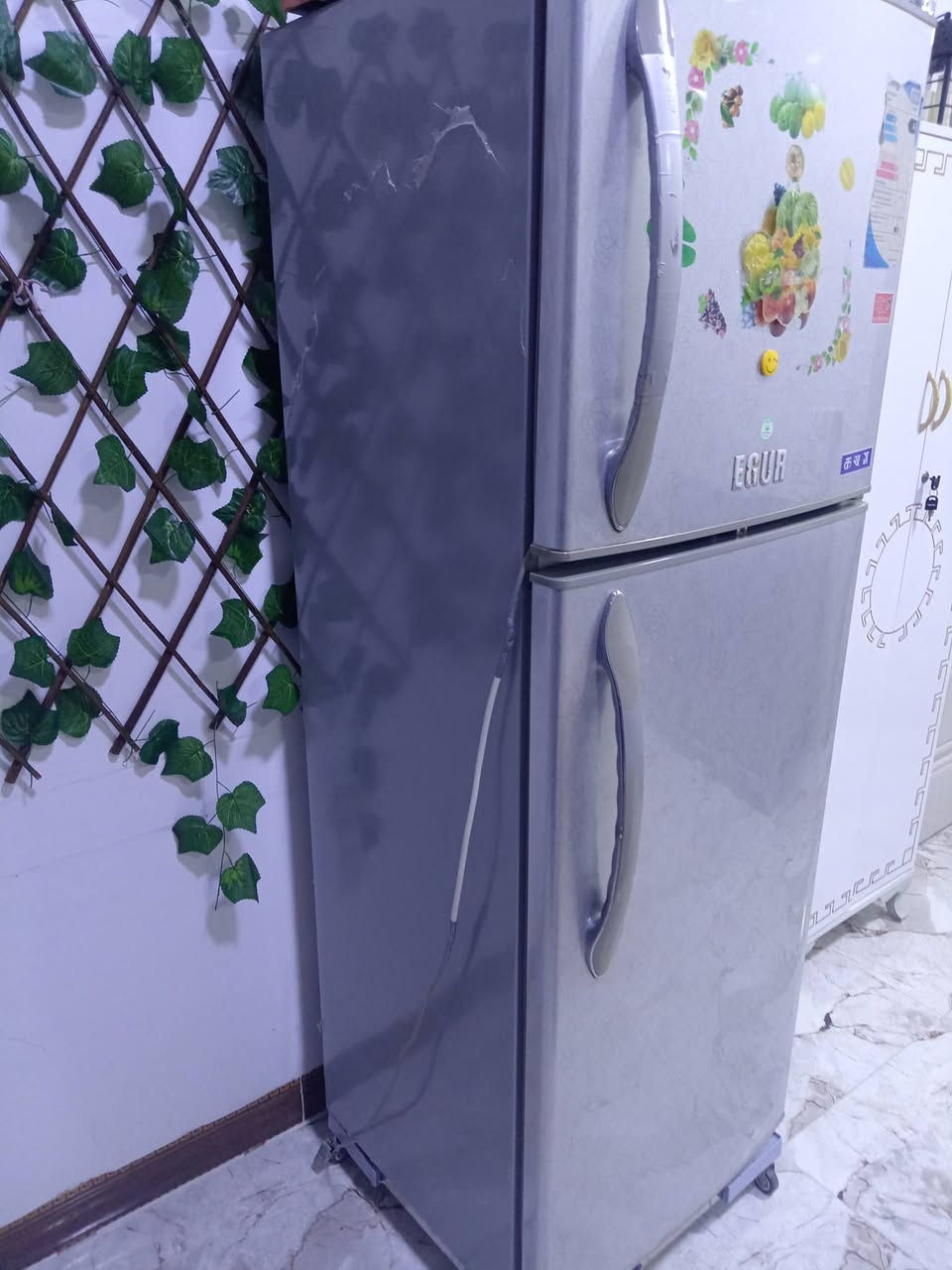 نضيفةشغالة فريزر بي ليك كدام عين ماطور شغال شرط ثلاجة نظيفة سعر ٨٠ بي مجال ***********
