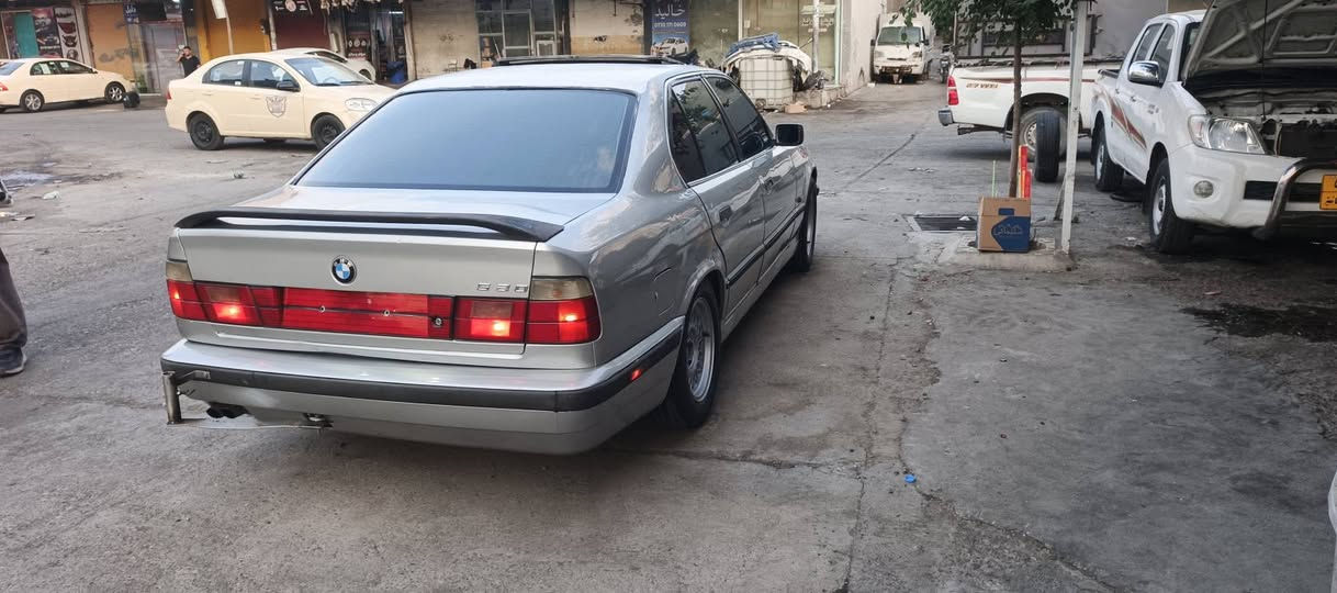 BMW 1991 فول فوله ئارمی هەولیر بە شەرتی ئارمو ئەوەلیاتو خەرامە
***********  سلێمانی
٤جام کارەبا
سلاید
 مەکینە عەدلی بێ دیجیتال ٢٠
ویلی ئەمریکی 
ناو رەشی 
هەر ٤ بەرگی دەرگاو داشبلی لوک  
گێر عادی
بیدەعم
ئالو کور بە شاهینە السليمانية, العراق
