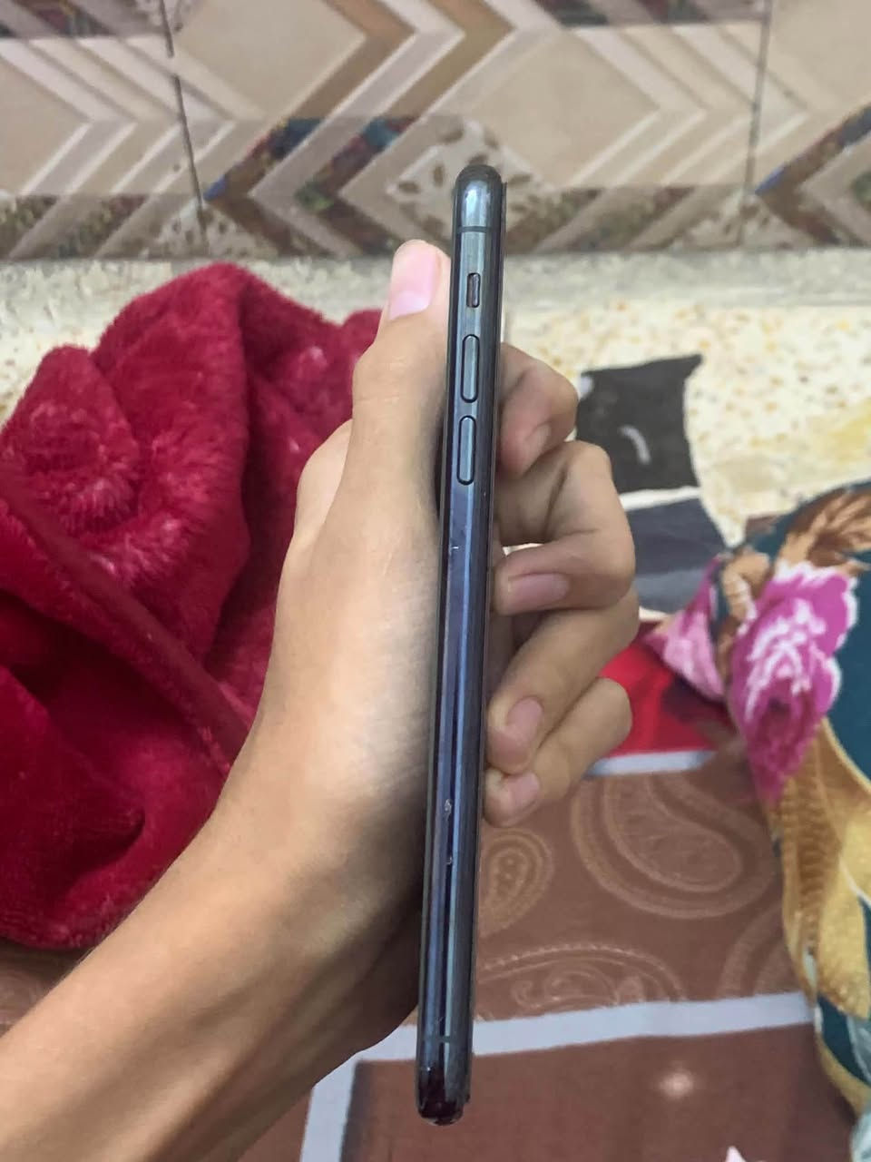 11برو ماكس تخطي ⏭️ ذاكره 256 بطاريه 84  مكسور شاشه  جهاز يخبل للاستخدام والعب  سعر 180 قفل او مراوس حسب القناعه رجا مو شراي لا تعب نفسك عنوان شعب بغداد
