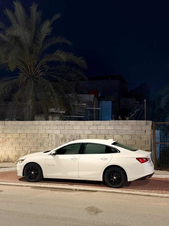 للبيع: شفروليه ماليبو LT موديل 2017 (وارد أمريكي) 🚗
السعر88 💵 وبيها مجال قليل 
البصرة📍
‎المواصفات الأساسية:
‎• المحرك: 1500 Turbo (ماكينة جديدة)، تم شدها وتجهيزها في كراج علي الكردي المعروف ببغداد.
‎• ناقل الحركة: أوتوماتيك (ATF)، دهن الجير مبدل جديد (قبل شهر واحد فقط).
‎• نظام التشغيل: بصمة تشغيل + 5 بصمات أبواب (دخول ذكي).
‎• المسافة المقطوعة: 190,000 (قابلة للزيادة البسيطة).
‎التقنيات والمميزات:
‎• شاشة تدعم نظام Apple CarPlay و Android Auto.
‎• كاميرا خلفية دوارة.
‎• تحكم ستيرن متكامل.
‎• نظام تبريد ممتاز.

حالة الصبغ: السيارة حالياً بها 4 قطع صبغ فقط.
‎• السيارة مصلحة وجاهزة للاستخدام، والمكينة والكير بحالة ممتازة جداً ولا تحتاج أي مصروف.
***********

نص مكتوب في الصور:
- أناقة لا مثيل لها، حتى في السكون. LT. استكشف التميز من كل زاوية. BidHistory.Org زورونا لاستكشاف المزيد! بصمتك الخاصة في كل تفصيل. ماليبو LT. تصميم يعكس هويتك. BidHistory.Org زورونا لاستكشاف المزيد! التميز يبدأ من الداخل. ماليبو LT. تكنولوجيا متقدمة وراحة فائقة. BidHistory.Org زورونا لاستكشاف المزيد! حرية الحركة، قوة الانطلاق. ماليبو LT. استمتع بكل لحظة على الطريق. BidHistory.Org زورونا لاستكشاف المزيد! ثقة تامة في تاريخك. ماليبو LT. شفافية وراحة بال، مع خدمة BidHistory. before after استمتع بكل لحظة على حسیبر على حسب BidHistory.org حرية الحركة، استمتع بكل لحظة على حسب طريق والتسجيل مع خدمة الطريق BidHistory.org زورونا لاستكشاف المزيد!