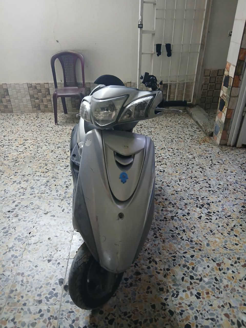 السلام عليكم دراجه بريز بغبغاء درجه رمبه جديده مكينه ما مفتوحه كفرات كلها ختم واحد سعره 900 وبيها مجال مكان بغداد بلديات معسكر رقم *********** واتساب
