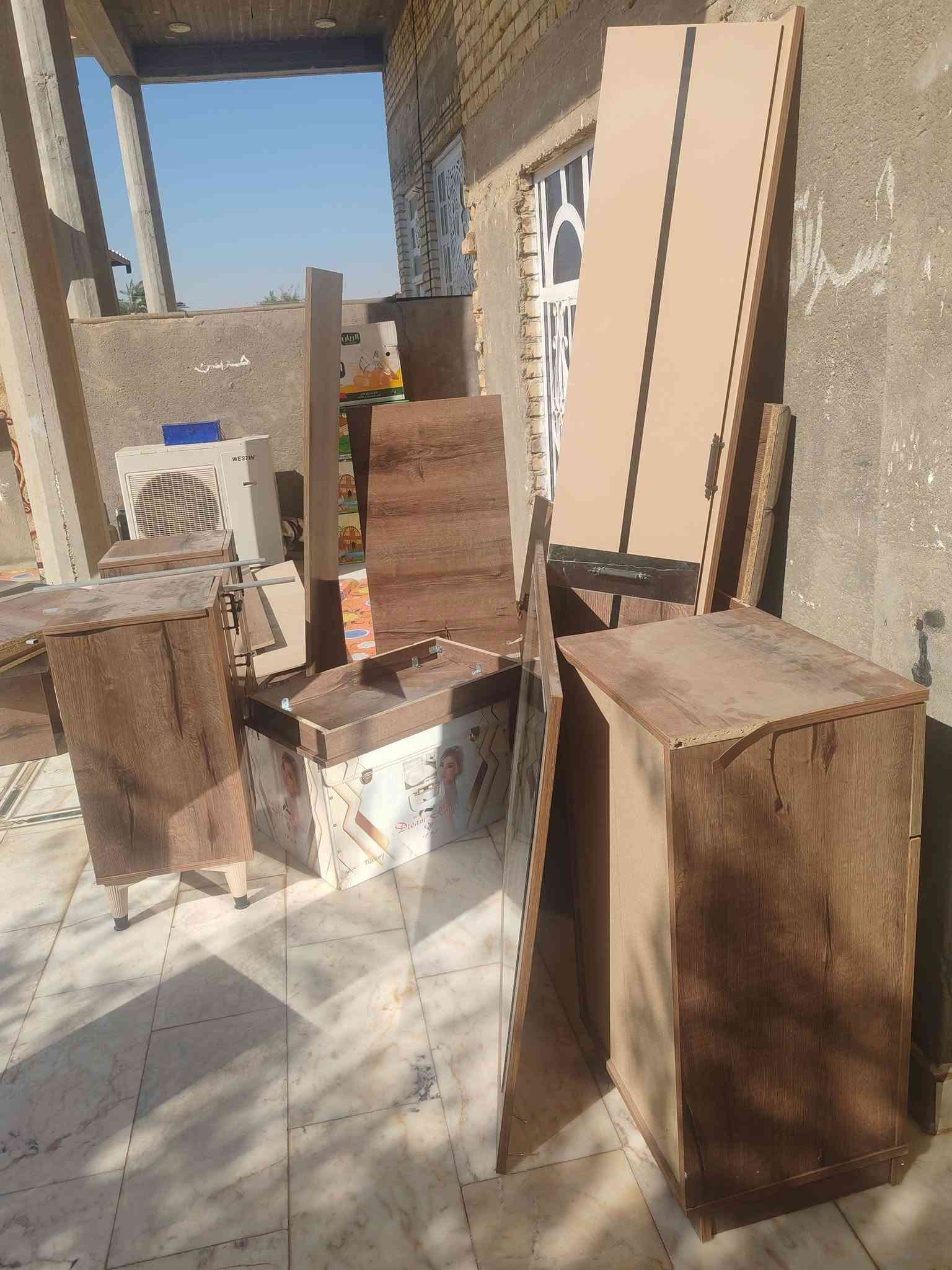 السلام عليكم غرفة جاهزه  للبيع تركيه  استعمال قليل مال بيت نظيفه جدا كامل ملحقاتها مفككه وجاهزه  بيع مستعجل 900  وبيها مجال مكاني الشطره ...***********

نص مكتوب في الصور:
- KANU YATAK ODASI
