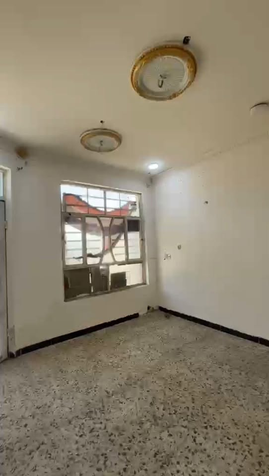 السلام عليكم ورحمة الله وبركاته
🏡 دار جديد للإيجار 📐 المساحة: 100 متر مربع
يتكون من:
🛏️ غرفة نوم
🛋️ صالة
🏠 هول
🍳 مطبخ
🚿 صحيات
📍 العنوان: الحلة – بداية مفرك عنانه 
قرب اسواق عبدالله.
سعر الايجار (275)
📞 للاستفسار والتفاصيل: 
***********
