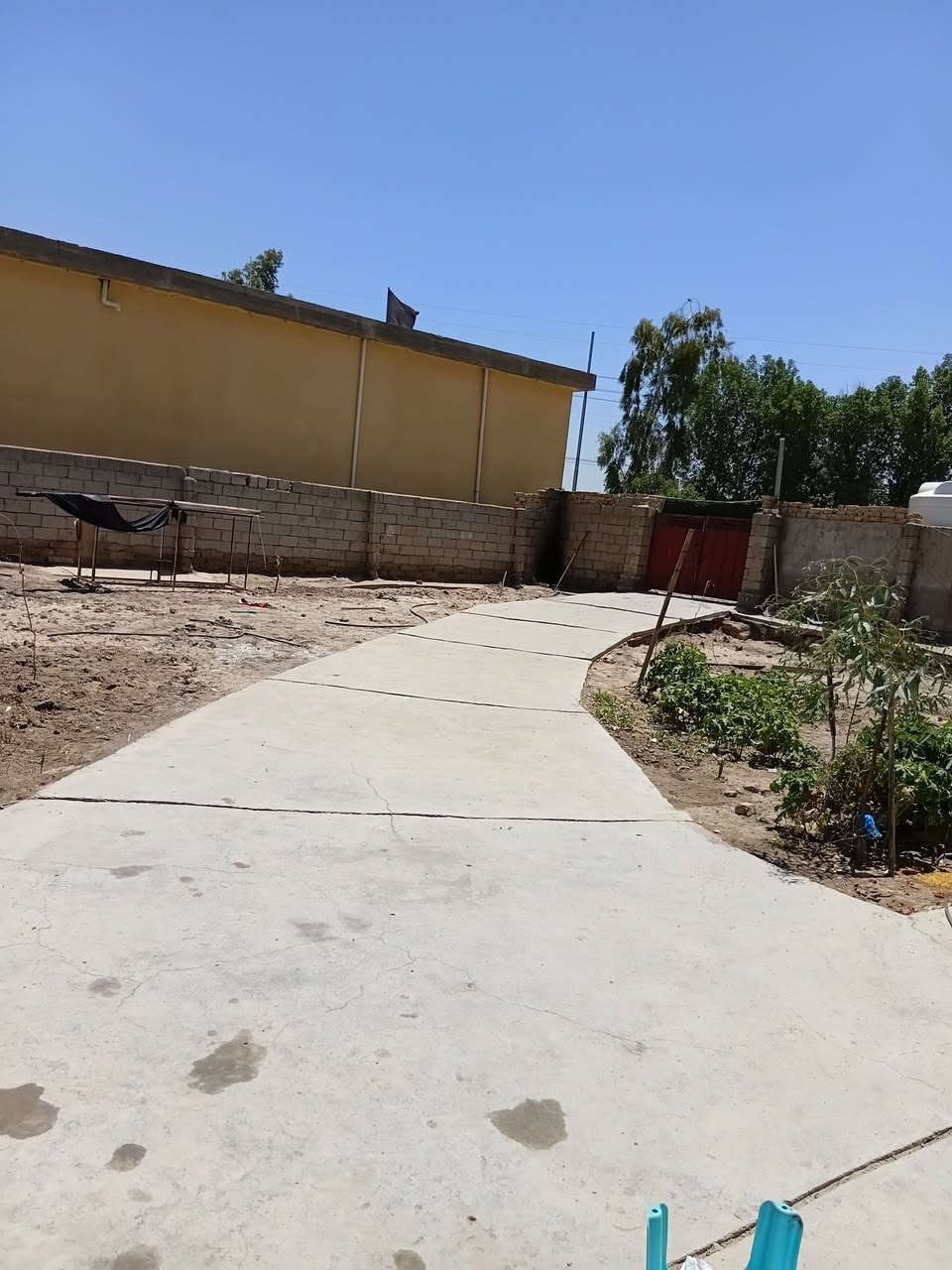بيت للبيع في بابل يبعد عن جامعة بابل ٣ كيلو متر
نزلت ابراهيم الخليل ع
تبليط اباب الدار المساحه ١٠٠٠م ٣ غرف نوم مع هول مع صاله تسعه ونص
البيت عگاده  النظافه كما في الصوره  خدمات ماء كهرباء تبليط
السعر 45
اتصال ***********
