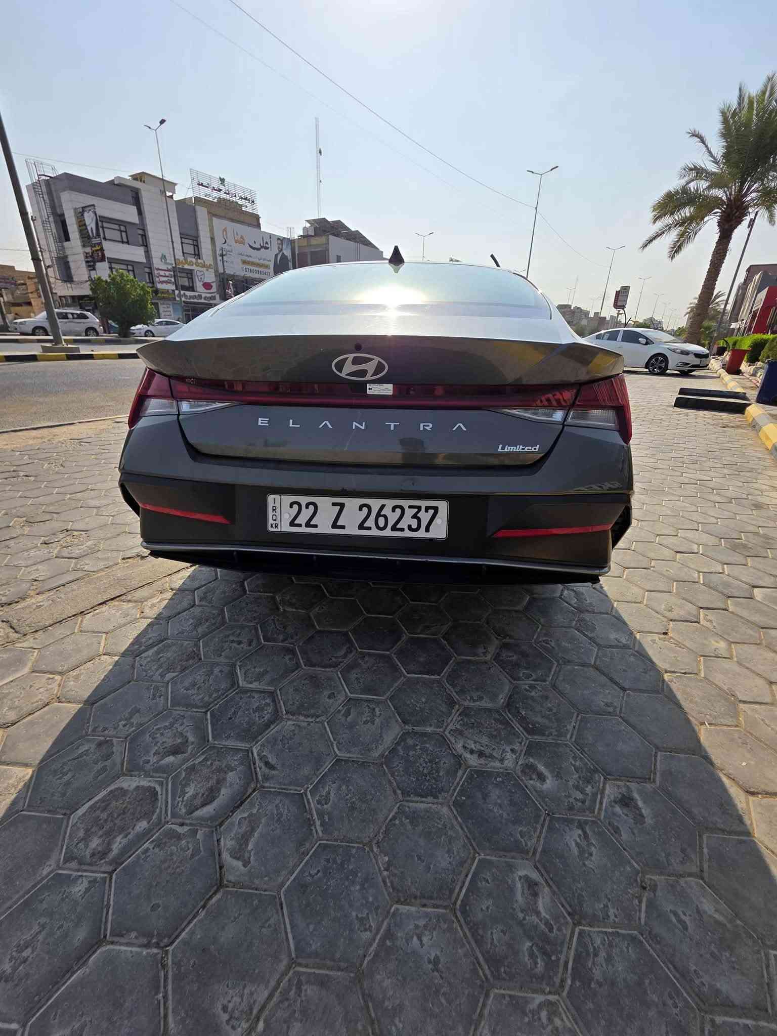 للبيع: هونداي النترا 2025 (فول لمتد - LIMITED) - وارد أمريكي 🚗✨
سيارة بحالة الشركة بلون زيتوني ملكي مميز جداً، أعلى فئة بالمواصفات (فول لمتد 1/1).
​📌 المعلومات العامة:
​الموديل: 2025
​اللون: زيتوني مميز
​المواصفات: وارد أمريكي (أعلى فئة لمتد)
​الرقم: أربيل (أوراق وهزاز جاهزة وتحويل مضمون)
​المسافة المقطوعة: زيرو
​المحرك: 2000cc دوش (DOHC) – اقتصادي وقوي جداً
​الضرر: بنيد فقط (سطحي بسيط)، والباقي كفالة عامة شاملة (شاصي، لغود، ايرباكات بلاد، وبدي بشرط الفحص والسنتر).
​⭐ أبرز المواصفات:
​أنظمة التشغيل والفتح: بصمة تشغيل + بصمة أبواب + تشغيل عن بعد + خاصية التشغيل والفتح عن طريق الكارت الذكي (NFC Card)
​المقصورة والراحة: مقاعد جلد فاخرة مع تدفئة مقاعد وتحكم كهربائي
​السقف: فتحة سقف كهربائية
​الشاشات والتكنولوجيا: شاشة لمس كبيرة تدعم (Apple CarPlay & Android Auto) + شاشة عدادات رقمية بالكامل (دشبول ديجيتال) + شاحن لاسلكي (Wireless Charger)
​النظام الصوتي: نظام صوتي فاخر (Bose)
​أنظمة الأمان والرادار: رادار تحديد المسار + مانع تصادم واستشعار أمامي + رادار النقطة الكوراء (العمياء) + تنبيه حركة المرور الخلفية
​الكاميرات والحساسات: كاميرا خلفية دواشر عالية الدقة + حساسات اصطفاف
​الفرامل والقيادة: سايد بريك أوتوماتيكي (دكمة) + نظام Auto Hold + أنماط قيادة متعددة (Eco / Normal / Sport)
​الإنارة والظهر: إضاءة فول LED أمامية وخلفية مع الشريط الضوئي الممتد + ويل كب حجم كبير بتصميم لمتد الخاص
​التبريد والمرايا: تبريد لمس قطعتين مع فتحات تبريد خلفية + مرايا جانبية كهربائية (شفط)
​📍 المكان: النجف الأشرف حي الصحه 
💵 السعر: 185ورقه  
📞 للتواصل والاستفسار: [***********]
