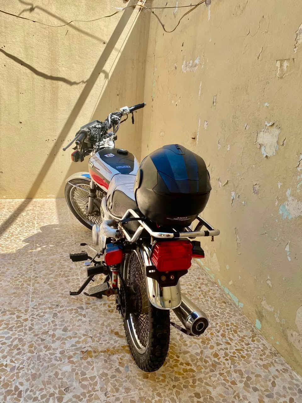السلام عليكم 
يراني ٢٠٢٠ مفتوحه مكينه خرسه  
بصمه وزن ثقيل 
وايرمنيه شغاله 
الماطور ينرادلو ملاحضات بسيطه 
السعر 400
اذا مو شراي لا تجي تكلي تفاصل ومن هاي السوالف 
***********
