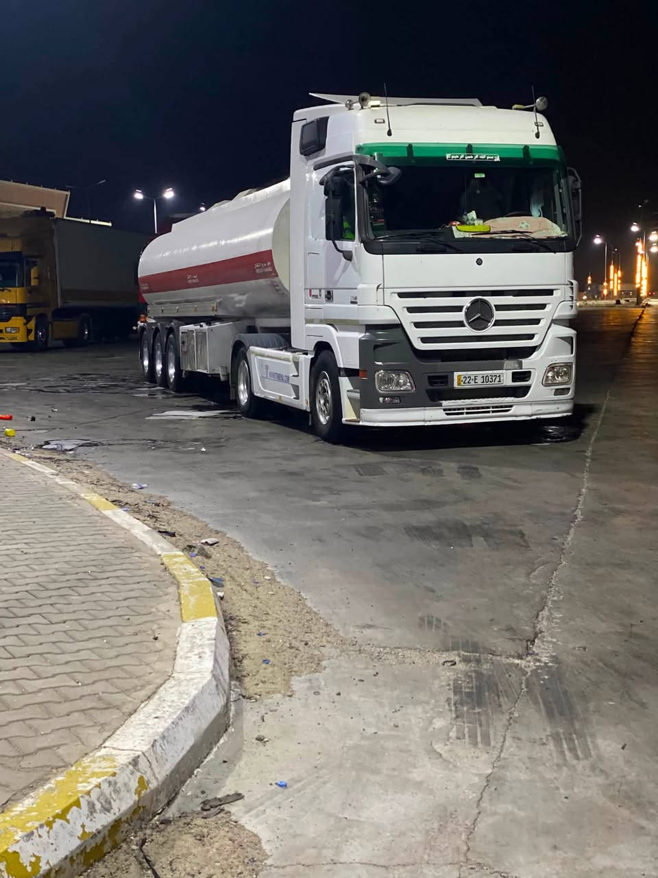 سلام عليكم 
دمعه ٢٠٠٥ ١٨٤٦
طوناج سنتين جيبس جديد
سنويه ورقم جديد
تانكي شاكر بلا رصعه 
طخم تاير 
لل استفسار عل ارقام
*********** وتساب اتصال
***********وتساب

