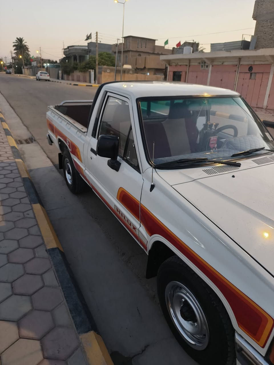 سلام عليكم البيع بيكم موديل 88 سيارة جهازه من كل نواحي 
انتصال عل هاذة رقم ***********
