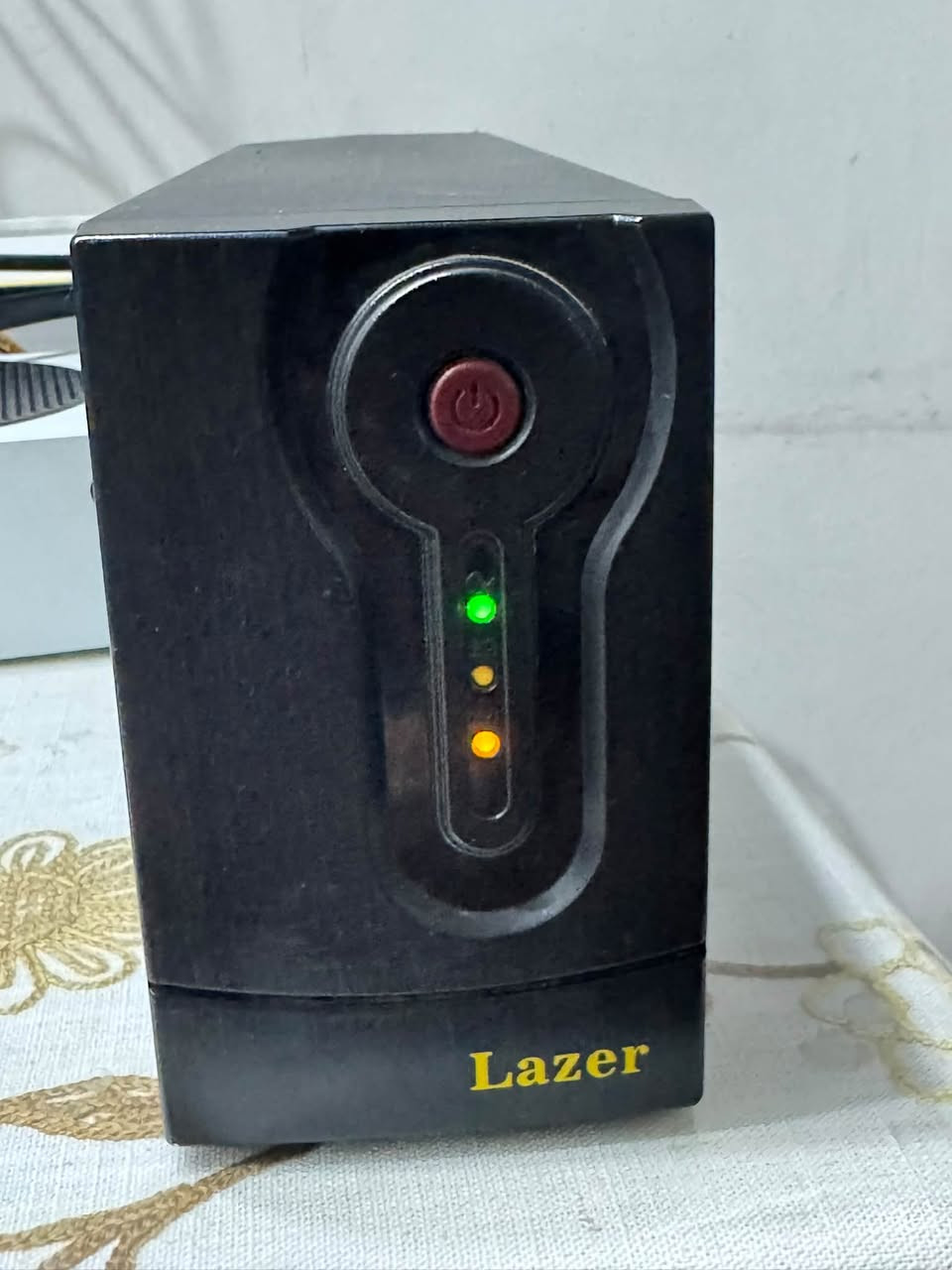 UPS 850v 
مبدل بطارية جديدة 
السعر25

نص مكتوب في الصور:
- للبيع: Lazer 850VA بحالة ممتازة بطارية جديدة ومكفولة