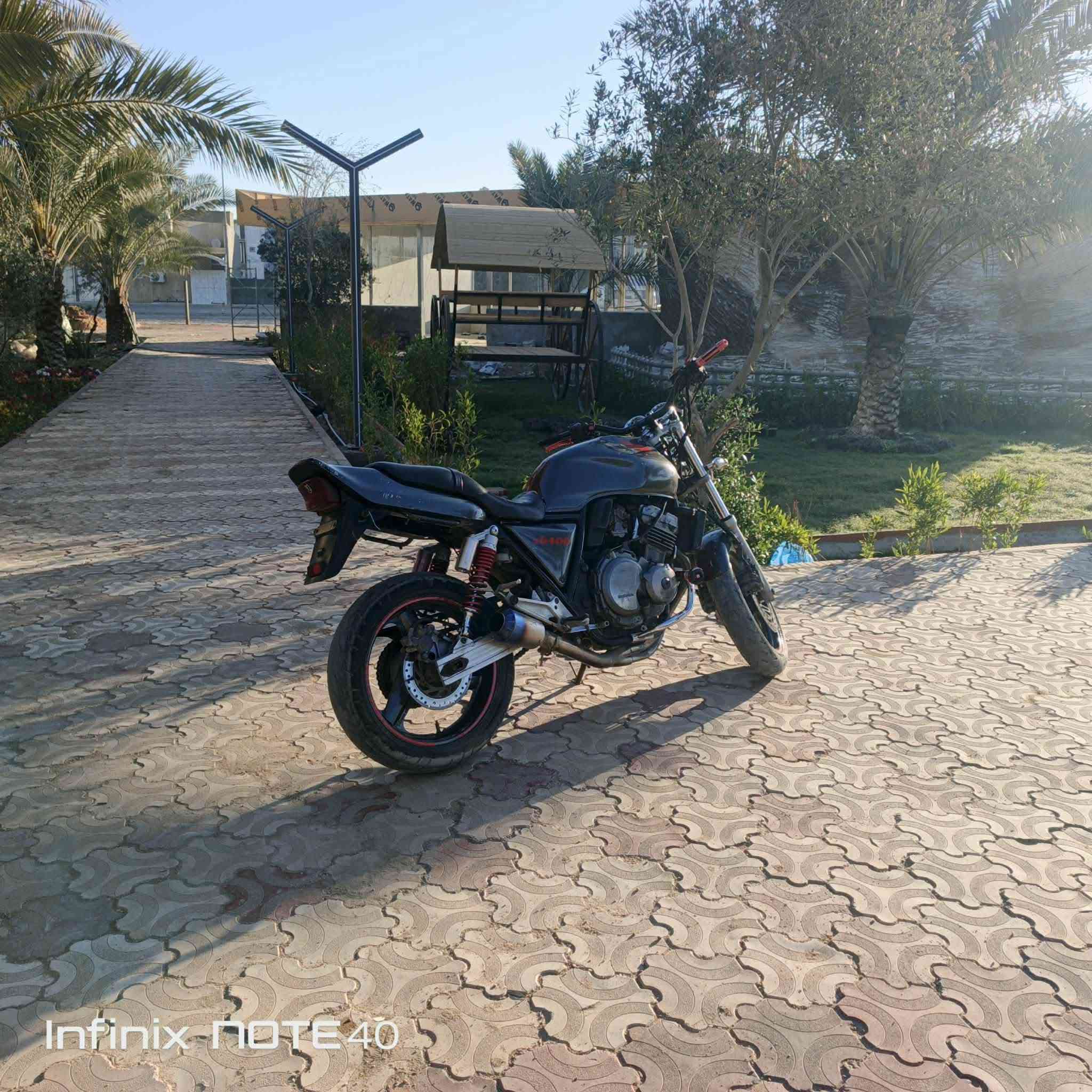 للبيع مديل ٢٠٠٠ محرك مكفول مامفتوح ب١٤٠٠ وبيها مجال مكان كربلاء ***********
