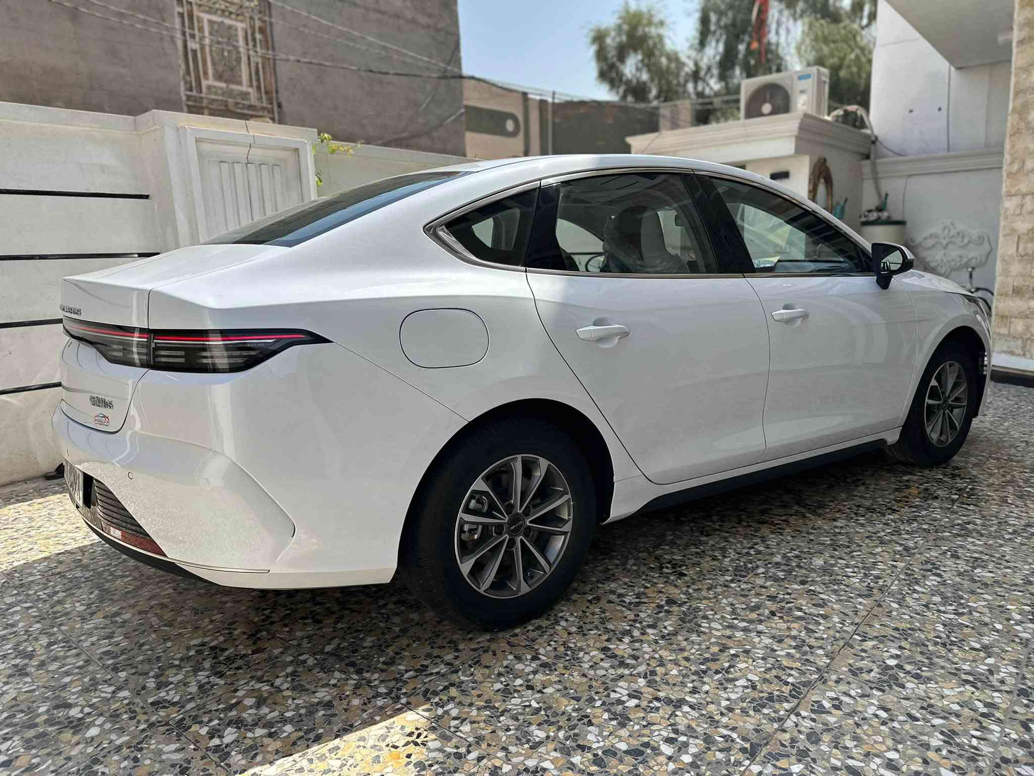 السلام عليكم
البيع زيرو صفر  داخل ابيض المرقم بغداد 

بي واي دي دستروير ٢٠٢٥ 

( المعرف السعر علق  تم بل تعليق يصلك سعر )

رقم بغداد مكانه بغدا

لون ابيض تمشي 1200كيلو هايبرد وبانزين

منزل تطبيقات ومنزل تحديث

العده والغراض موجوده وكلهن موجودات
تفاصيل. اكثر ع رقم***********
