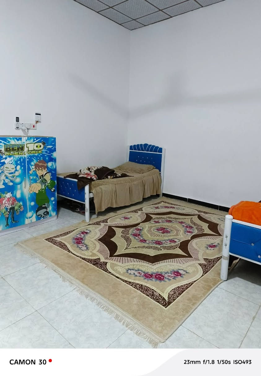 🏡بيت للبيع 
العنوان البصره الجزيره شارع الصقر حي الرايه
المساحه ١٧٠ متر
يحتوي على استقبال موزع صحيات داخليه وخارجية مطبخ مناور عدد ٢ غرف عدد ٢
السعر ٦٨ وبي مجال
انه صاحب البيت وهذا رقمي ***********

نص مكتوب في الصور:
- CAMON 30  23mm f/1.8 1/50s ISO516
- CAMON 30 23mm f/1.8 1/50s ISO175
- CAMON 30 • 23mm f/1.8 1/50s ISO569
- CAMON 30  23mm f/1.8 1/50s ISO639
- CAMON 30 23mm f/1.8 1/50s ISO493