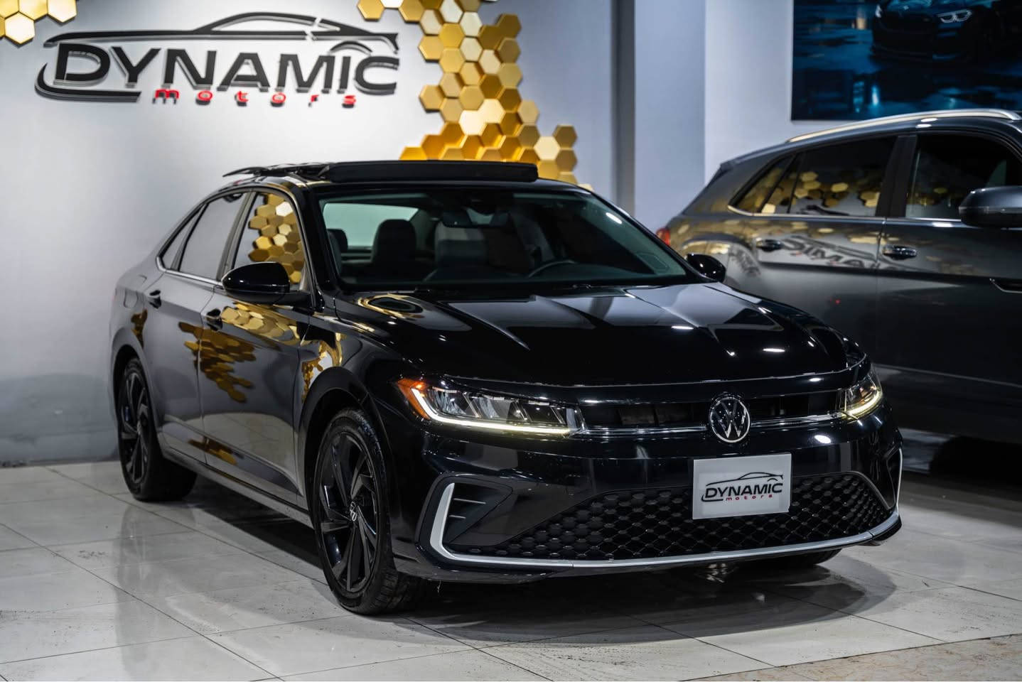 2025 VOLKSWAGEN JETTA SE بانوراما🔥🔥🔥
سعر : 🔥🔥
موديل :2025
مواصفات : SE
محرك : 4 سلندر
وارد : امريكي
عداد : 20,000ميل
صبغ : ٢  قطعة بجم كبس
ارباك : كل شركة سليم ✅✅
رقم : ( موقط) ( كاتي)
ناونيشان هةولير جادةي حديد و خشب پيشنگاي دايناميك موتورز
بو زانياري زياتر پةيوةندي بكةن بة وتس اب
*********** أربيل, العراق
