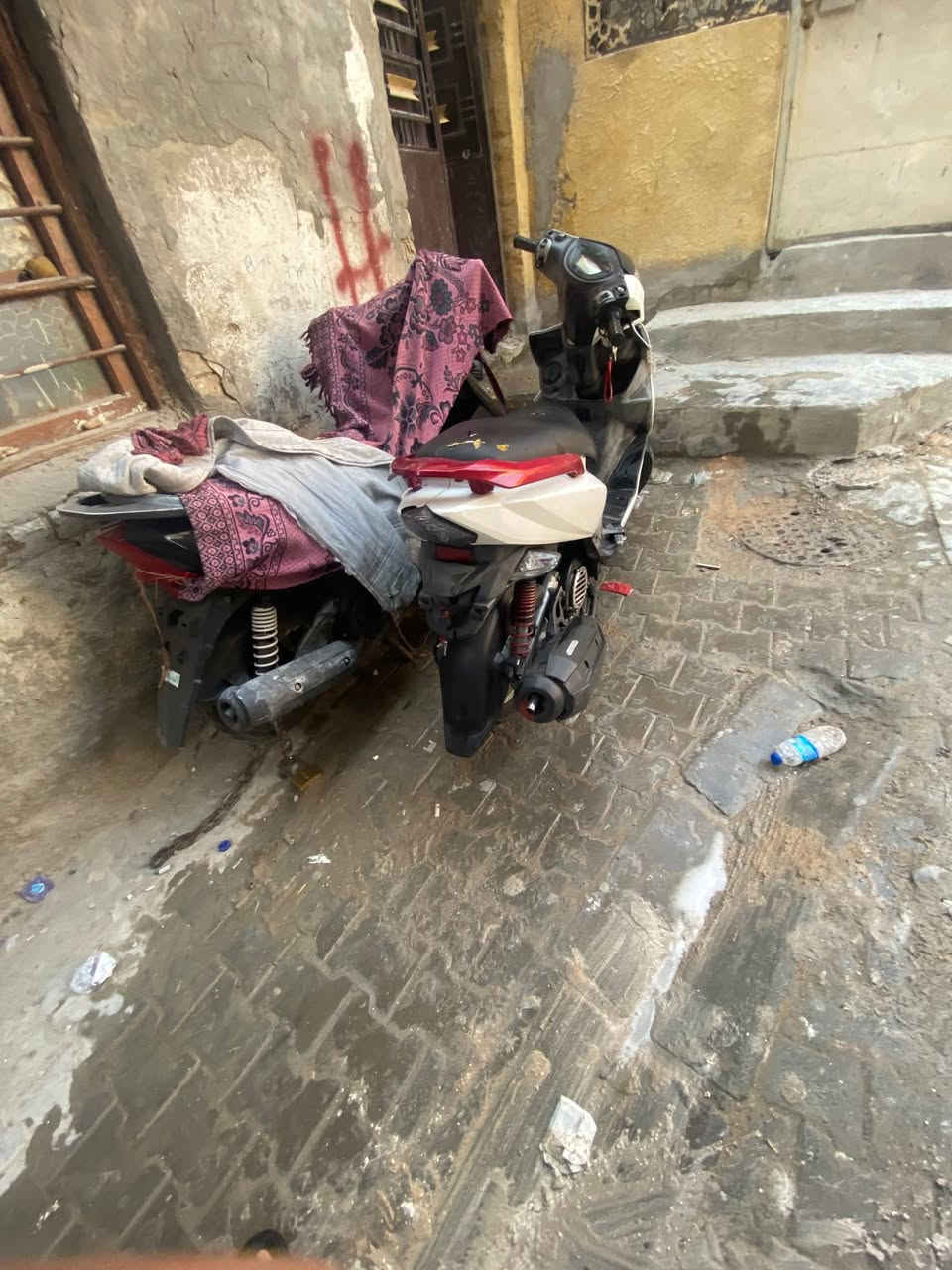 دراجه جيتي ار مثل ما موضح كدامكم خير من الله الله شاهد بكل وقت نكره سلف كفراتها البلديه هذن ال حمر بس بيهن كسور ول بيض هم بلاديات بس مصبوغات دراجه نقصها بس بوربن مال ماشه  كهربايت كلها شغاله عداد سرعه عداد بانزين رون ساعه دراجه جديده    (مراوس بوليس فقط )
*********** فقط واتساب
