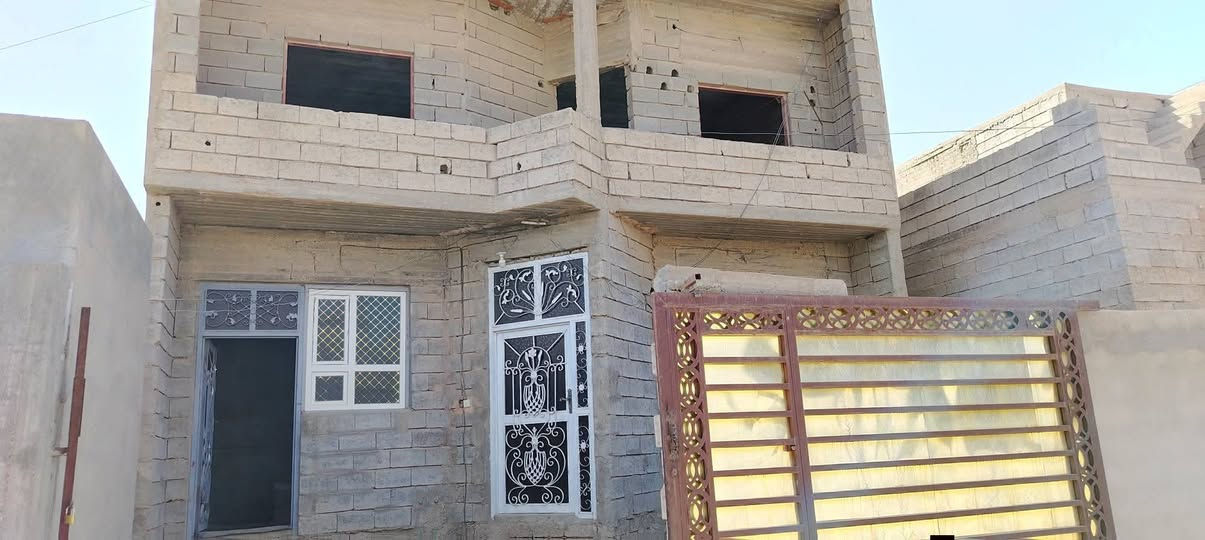 السلام عليكم
بيت للبيع بعرب سعد الناجي مساحة الأرض 200
ومساحة البيت 150 البيت متكون من اربع غرف نوم وربعه ومطبخ السعر 35 وبي مجال 
للأتصال/ ***********/***********
