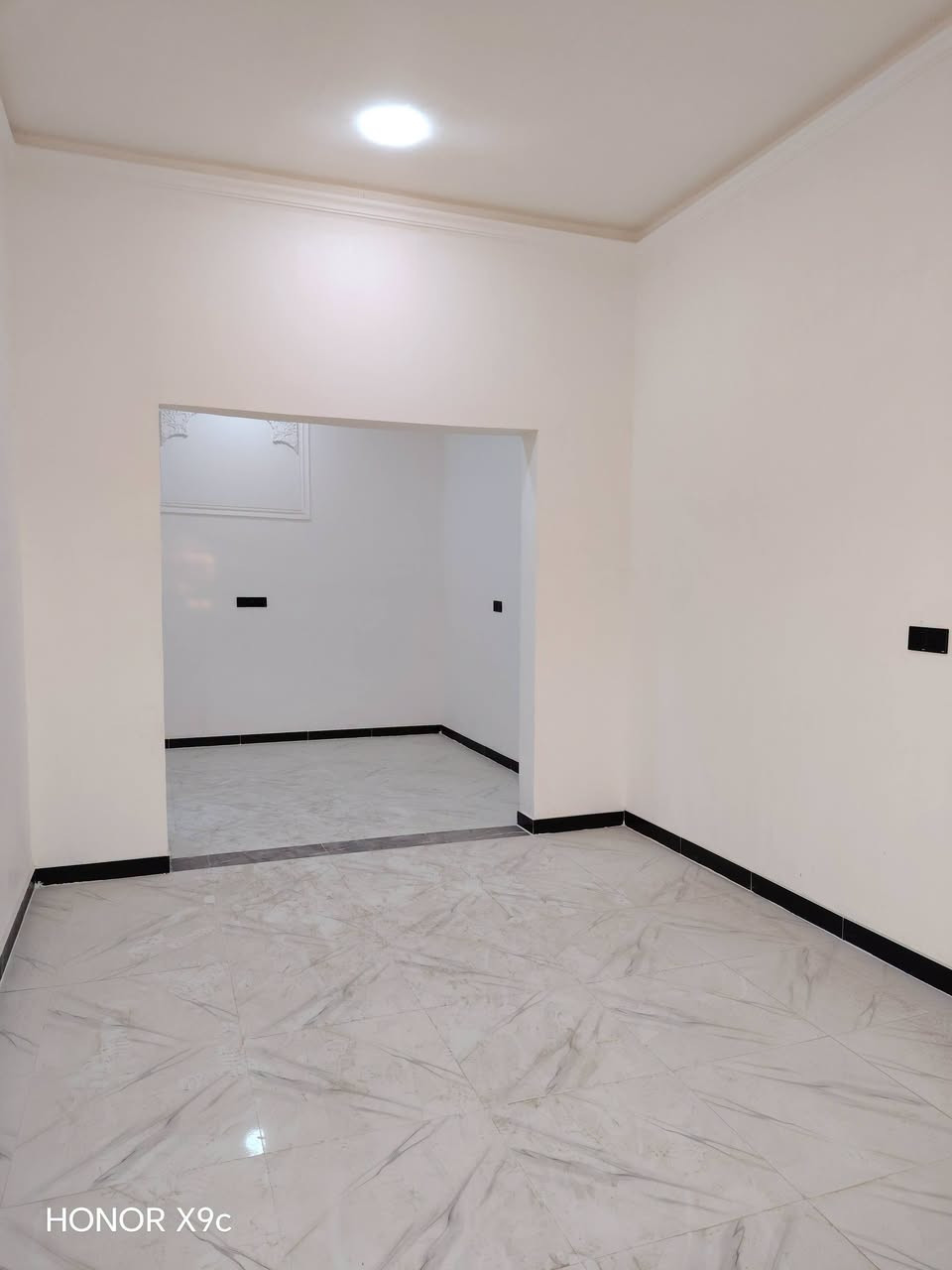دارين للبيع بمساحه135🏠🏠
العنوان: البصره شط العرب جزيره منطقه زين العابدين
يحتوى علـّۓ  كل دار
غرفتين منام٢
أسقبال. صاله. مطبخ
صحيات داخليه خارجيه
مع كافه الخدمات متوفره
الموقع مميز وقريب لشارع العام الرئيسي الاربع سايدات
نوع طابو صرف زراعي بأسم عراقي
السعر 73مليون وقابل للتفاوض للشراء فقط🌹
للأسفسار📲
***********☎
***********☎
