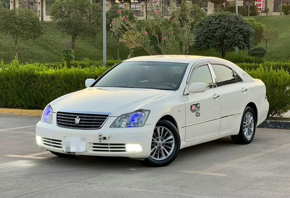 كراون • ٢٠٠٥ • ١٨٦٠٠٠