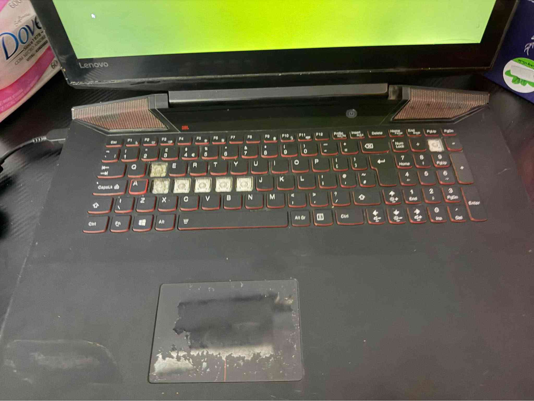 💻 لابتوب جيمنج للبيع
 * المواصفات:
   * المعالج: i7-6700HQ
   * الرام: 16GB
   * كارت الشاشة: GTX 960M 4GB
   * التخزين: SSD 1TB
   * وياها الشاحنة الأصلية.
 * الملاحظات:
   * الكيبورد عطلان (تشتغل بكيبورد خارجي).
   * البطارية عطلانة (تشتغل مباشر على الشاحن).
 * السعر: 250 ألف دينار
 * المكان: بغداد / الشعب بغداد, العراق
