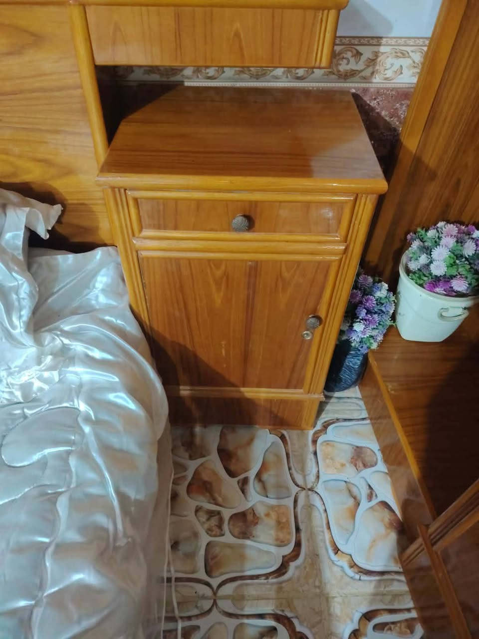 السلام عليكم ورحمه الله وبركاته غرفه للبيع غرفه حلوه ونظيفه رقم صاحبها هذا***********
