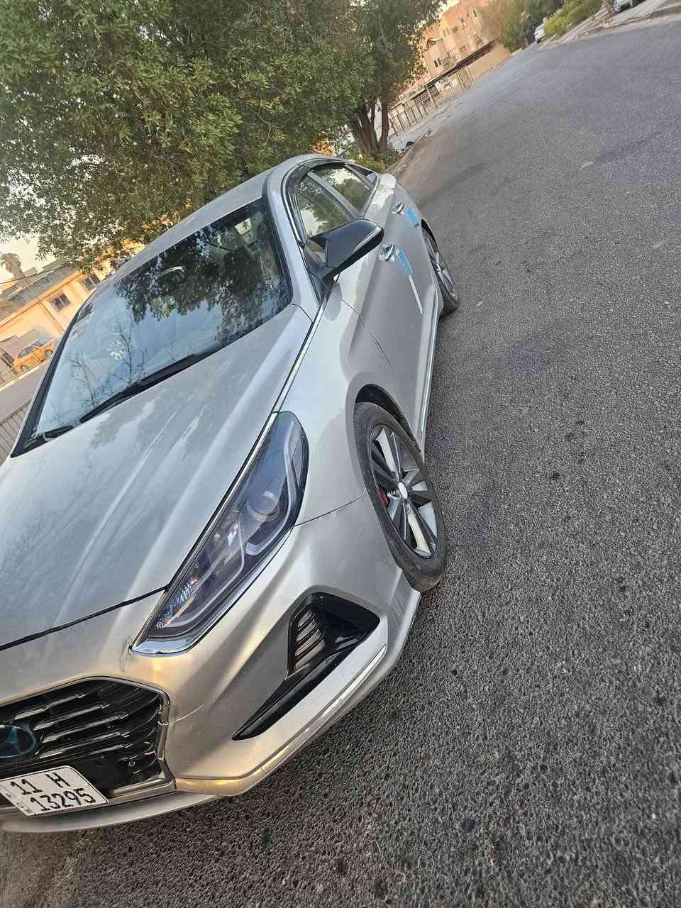 هيونداي - سوناتا
السعر: 107 بي مجال جدآ بسيط جماعه ال100 لتخابر وتعب نفسك
موديل : 2018 امريكي
اللون: سلڤر 
اللوحة : بغداد
الفئة :  (sport)
المواصفات : 👇 
—————————
- شاشة كبيرة
- كامرة دوارة مع الستيرن 
- بردات خلفية 
- داخل لونين
- تحكم ستيرن جهتين 
- عداد المسافة 170 الف ميل قابل للزيادة
-بصمة
-كراسي تدفئة  
- ستيرن (تدفئة)
- محرك 2400 GDI     
- سستم صوت كامل  bets 
- تحكم كهربائي للمقاعد الاماميه 
- مثبت سرعه 
- مانع انزلاق
- رادار امامي + رادار جانبي 
- حساس خلفي 
-مري جانبي تدفئة
- تدفئة كشنات خلفيه
- ثلاث وضعيات قيادة ( ايكو - عادي - سبورت )

ضربته بأمريكا فقط بنيد وچاملغين كلير وهنا صار بيها قطعه تبديل وقطعه صبغ    

مكان السياره بغداد الشرطه الرابعه
للتواصل ***********
