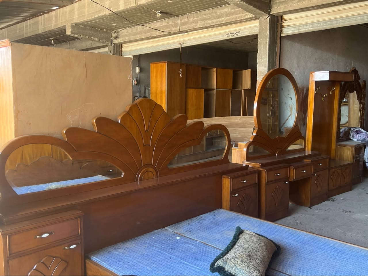 غرف نوم صاج داخل وخارج عدد 3
المكان بابل قضاء المحاويل مقابل معسكر المحاويل البوابة الشمالية بتجاه بغداد 
يوجد لدينا خدمة توصيل 
للاستفسار الاتصال على الرقم التالي *********** او التواصل عبر الواتساب برقم الاسيا حلة, بابل
