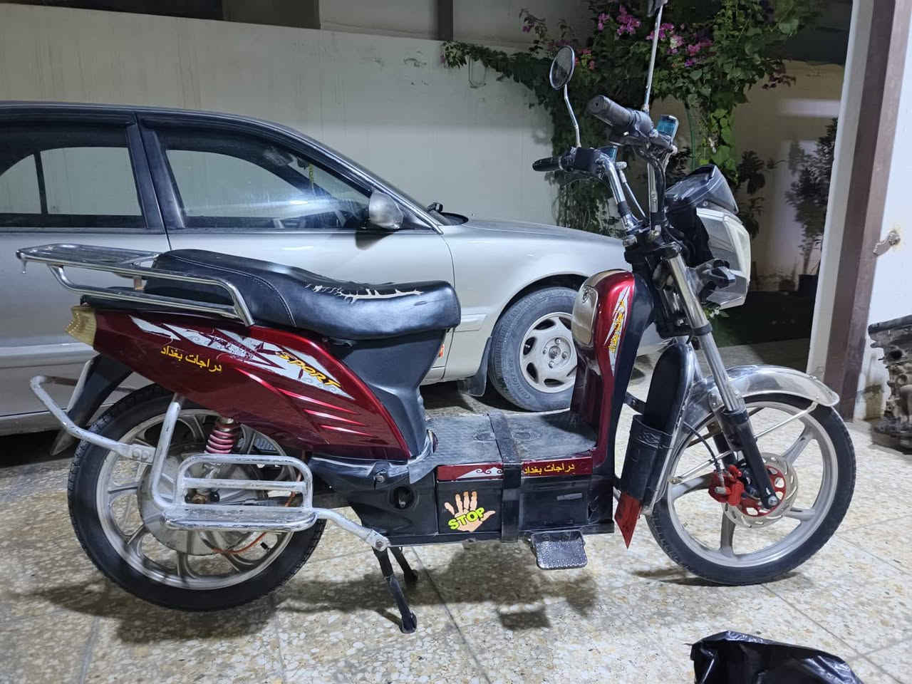 دراجة شحن للبيع نوع هارلي الشاحنه جديده اخذتها قبل يومين وجوب وتاير جديدات ويه الشاحنه ماخذه الملف نضيف وشغال الكهربائيات كامله البطاريات بيها بداية نفخه بسيطه المكان الفلوجه مجمع الماسه 
السعر 250 وبيها مجال للشراي
الرقم : *********** بي واتساب

نص مكتوب في الصور:
- دراجات بغداد لتجاره دراجات الشحن وادواتها الاحتياطيه كافه جوال: *********** ***********