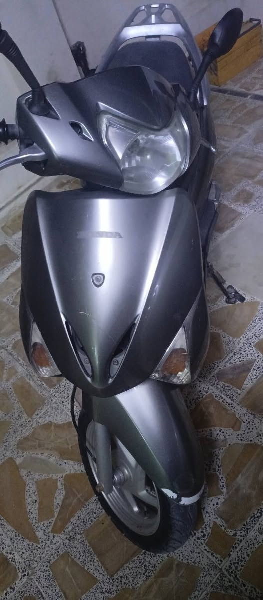 ليدي حديث 🏍
دراجة كفر مالته حلو

مكينه مفتوحه نشاطه وشلعه 
للمعاينه وقابله للتفاوض

تخم تاير تغليف كشن جديد 

گلجات جديده 

يعني اركب واطلع وين مايعجبك

دراجه شاهد الله متعوب عليها حيل  

اتصل وبيك خير ودلل‏‪***********‬‏
