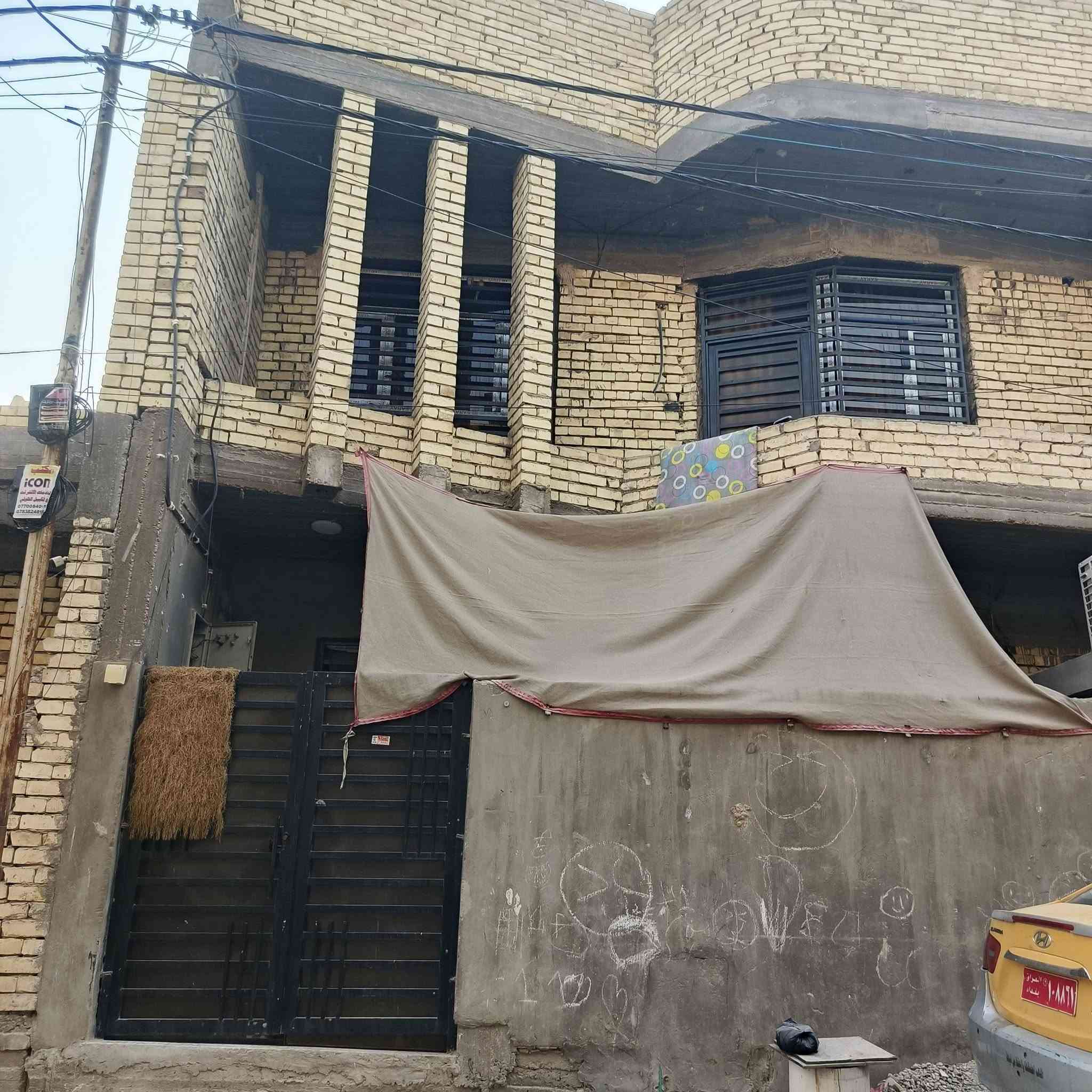 السلام عليكم 
دار للبيع ١٠٠ متر 
في الشعلة الدوانم شارع الاخضر مقابل قطاع السابع بظهر معمل الاستيك  
محتويات البيت الطابق الارضي مطبخ و استقبال و صالة و وغرفة نوم و صحيات خارجية وحمام داخل البيت
الطابق الثاني غرفتين نوم وغرفة نوم وصالة والصحيات معزولة 
للاستفسار اكثر اتصل على ***********
بي واتساب
