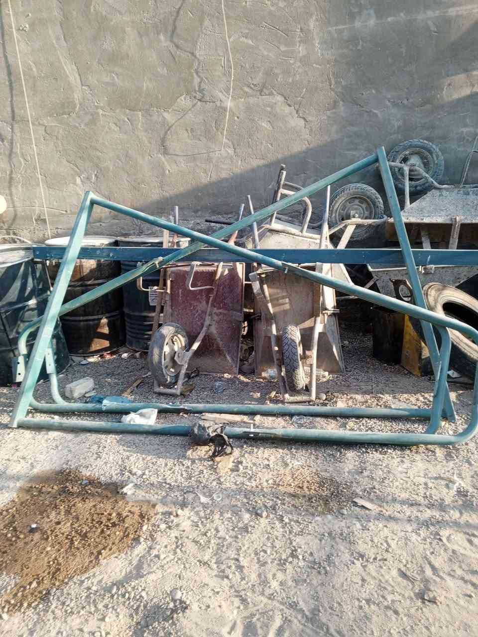 عندي قفاص مال ونج و عرباين ثنين للبيع السعر ٢٧٠ بغداد التاجي  ***********
