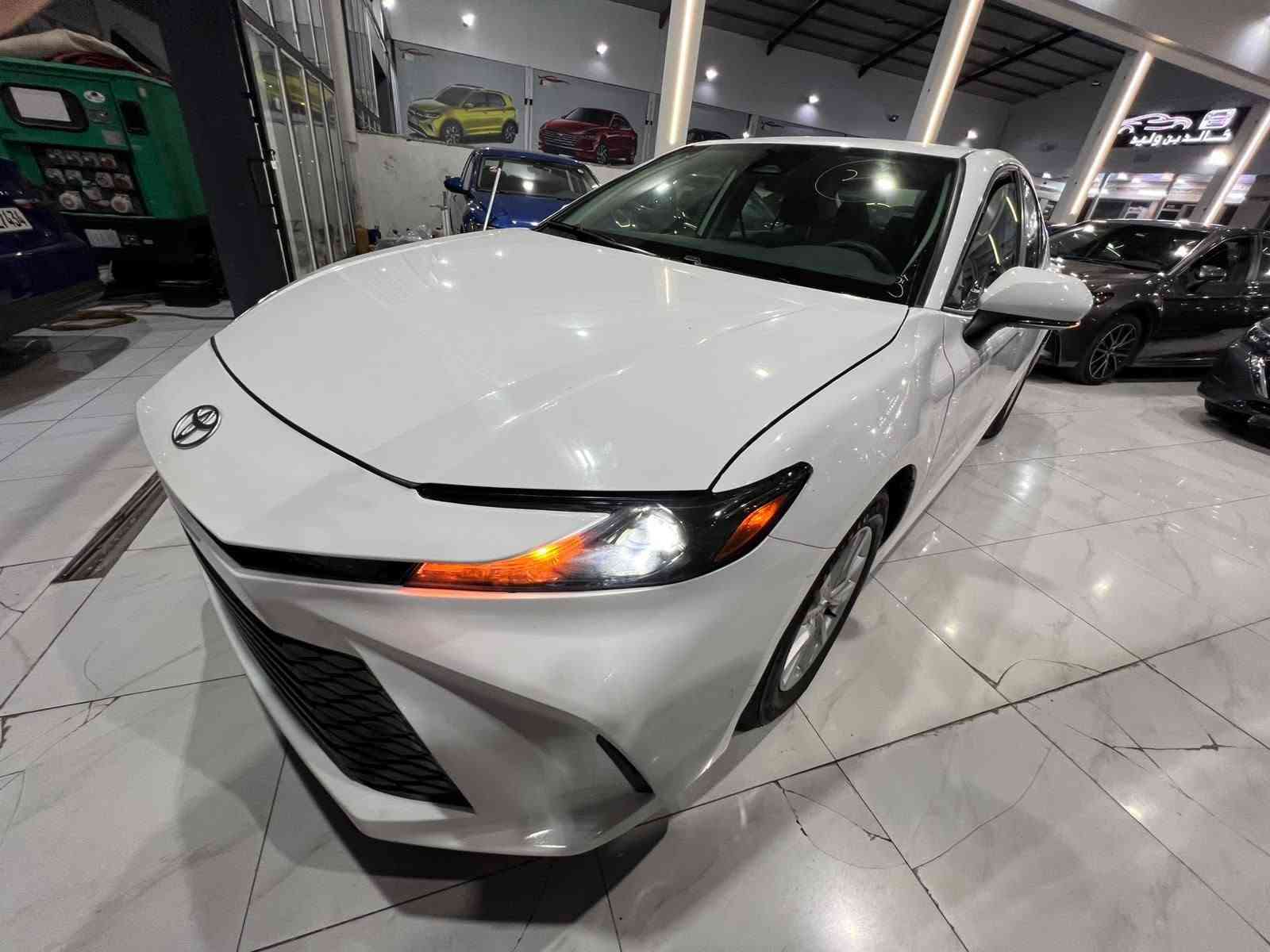 🚘 تويوتا كامري 2025 LE
🔥 موديل 2025
🔹 فئة LE
🔹 محرك 2.5 لتر – 4 سلندر
🔹 قوة 201 حصان
🔹 قير أوتوماتيك 8 سرعات
🔹 دفع أمامي FWD
🔹 جنوط ألمنيوم 17 إنج
🔹 ليدات أمامية وخلفية + DRL
🔹 ضباب LED
🔹 مرايات كهرباء وقابلة للطي
🔹 تشغيل بصمة / زر تشغيل
🔹 دخول ذكي
🔹 مكيف أوتوماتيك دبل
🔹 مقاعد قماش
🔹 كرسي سائق كهربائي
🔹 شاشة 8 إنج
🔹 Apple CarPlay لاسلكي
🔹 بلوتوث + USB
🔹 6 سماعات
🔹 كاميرا خلفية
🔹 حساسات أمامية وخلفية
🔹 شاحن لاسلكي
🔹 مثبت سرعة
🔹 تحكم بالمقود
🔹 7 إنج شاشة معلومات
🔹 ستائر/وسائد هوائية وأنظمة أمان متكاملة
🔹 ABS + VSC + TPMS
🔹 نظام Toyota Safety Sense

🟢 السيارة بدون دواخل
🎨 البونيد فقط صبغ
✅ باقي السيارة حسب الفحص

💰 السعر: 194 بيه مجال 

📍 للجادين فقط، الفحص على المشتري.
اتصال: ***********
واتساب: ***********
ملاحظه يوجد جميع انواع السيارات حسب الطلب
