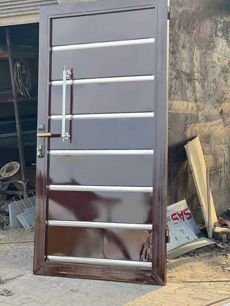 تعلن حدادة ابو نعمان لعمل الابواب والشبابيك  وابواب حوش بالنقد وحسب الطلب  ومايتناسب مع ذوق العميل زورونا او الاتصال عالرقم *********** العباسي  قرب مدخل العباسي
