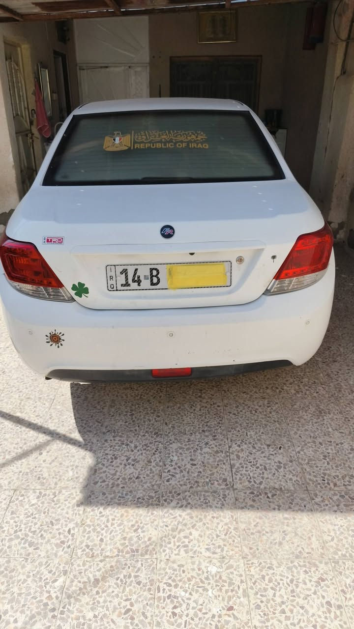 السلام عليكم سياره سمند دنا موديل 2022 محرك 1700 كير عادي  رقم الجديد سياره على وضع الشركه
الموصفات
1 تحكم ستيرن 
2 حساس خلفي 
3 كامره دواره
4 كشنات كهرباء 
5 تخم تاير جديد 
6 دوشمه ارضيه وكشنات وصندوك 
7 لايت زنون 
8 تبريد ويه السويج 
السياره استخدام شخصي  
السعر 60 وبيه مجال ***********
