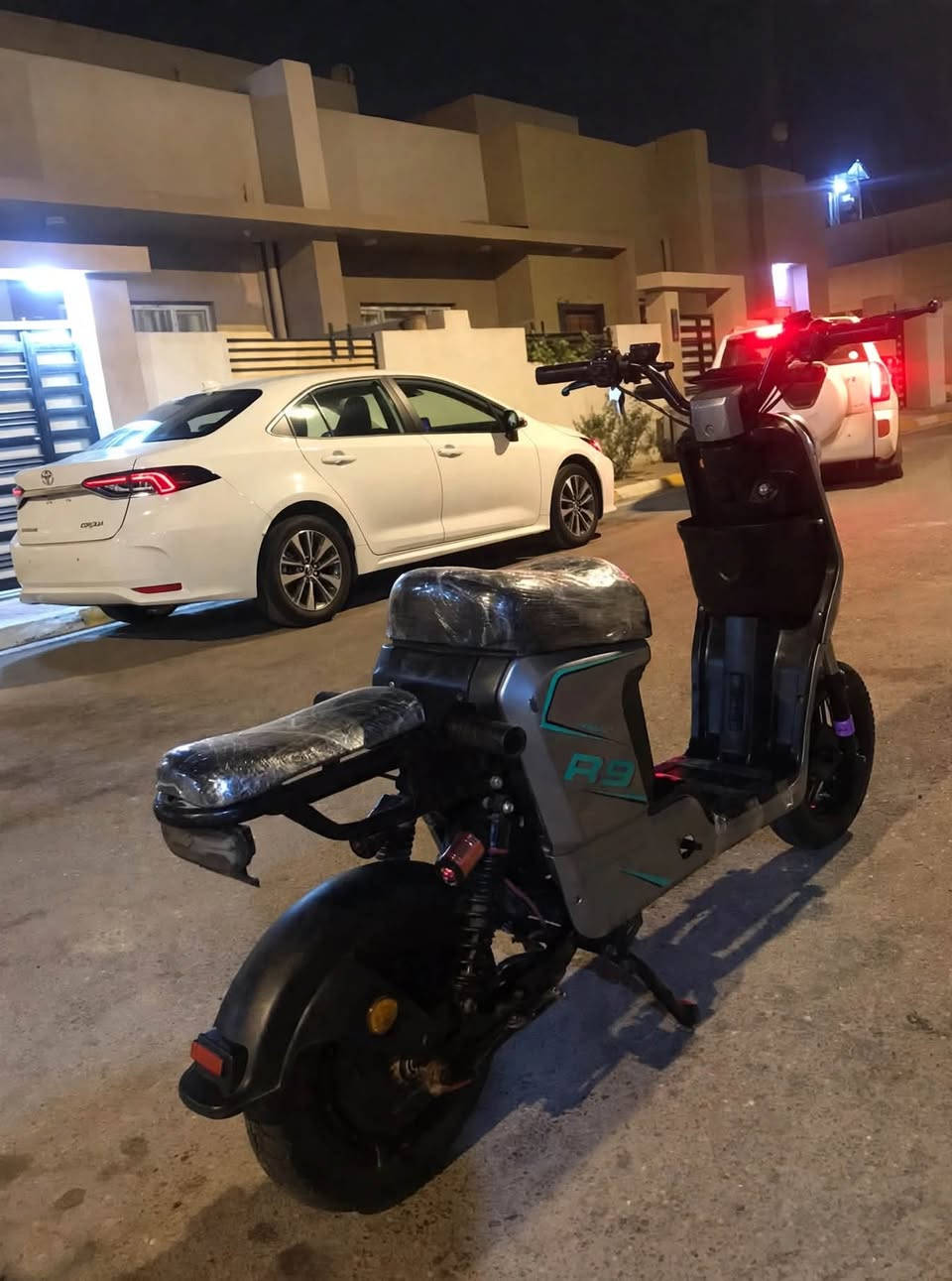 R9 • دراجة شحن • بطاريات ٣٢