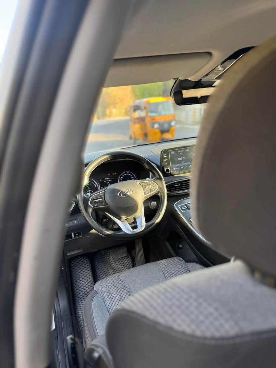 ................ سنتافي موديل2022 هايبرد -  ماشيه 90الف   وارد امريكي اربعه سلندر سبعه راكب شاشة Apple CarPlay, android auto 

‎  كاميرات 360 full hd كل جهات 

‎تحكم ستيرين كامل مع تدفئه 

‎هاند بريك كهرباء

‎ شاشة كبيرة ( GPS )

‎ رادار امامي وجانبي وخلفي كل جوانب 360

‎شاحن وايرليس

‎كراسي كهرباء 

‎ تدفئة المقاعد الامامية وتبريد ومقاعد خلفي

‎صندوق كهربائي

‎ اوتو هولد ( AUTO HOLD )

‎ نظام نزول المنحدرات الممتاز

‎نظام تحذير من خروج من مسار ونظام نقطه عمياء

‎نظام طي المري 

‎سستم صوت 12 سماعات بنظام Harman المميز

‎اضواء ترحيبيه

‎ ‏انظمه قيادة متعدده (ثلج +سبورت +متكيف سمارت +ايكو اقتصادي ) 

‎اغلاق كراسي خلفيه كهرباء 

‎شفتات سترين رياضية

‎مرآة داخلية بخاصية التعتيم الذاتي

‎حساسات أمامية / جانبية / خلفية

‎نظام مانع الانزلاق

‎ ‏نظام قيادة ذاتي
سياره بعد بيه هوي موصفات 

................ سنتافي موديل2022 
رقم***********.  
مكاني بغداد
