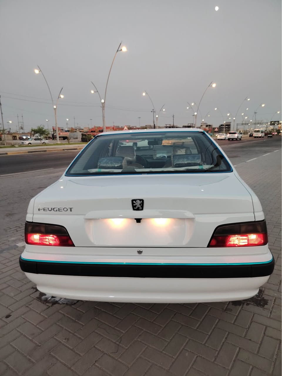 بيجو بارص مديل 26 ماشيه السياره 2000 الفين طالعه السياره صارله سبوعين  مواصفات معروفه كشن كهربائية تحكم ستيرن دسكات خلفي امامي مكينه 1800 فرنسي مرايه شفط مانع النزلاغ 4 جام كهرباء صندوك كهربائية رادار  تبريد قطعتين خلفي امامي  مدوشمه السياره عام كاعيه وكشنات  وصندوك بدون رقم رقم يكلف 500 السياره كفاله من الزلغ  
الشراي ينتصل ويدلل /*********** بيه مجال قليل رجاهن جماعت 80 لحد يتعب نفسه البصرة, العراق
